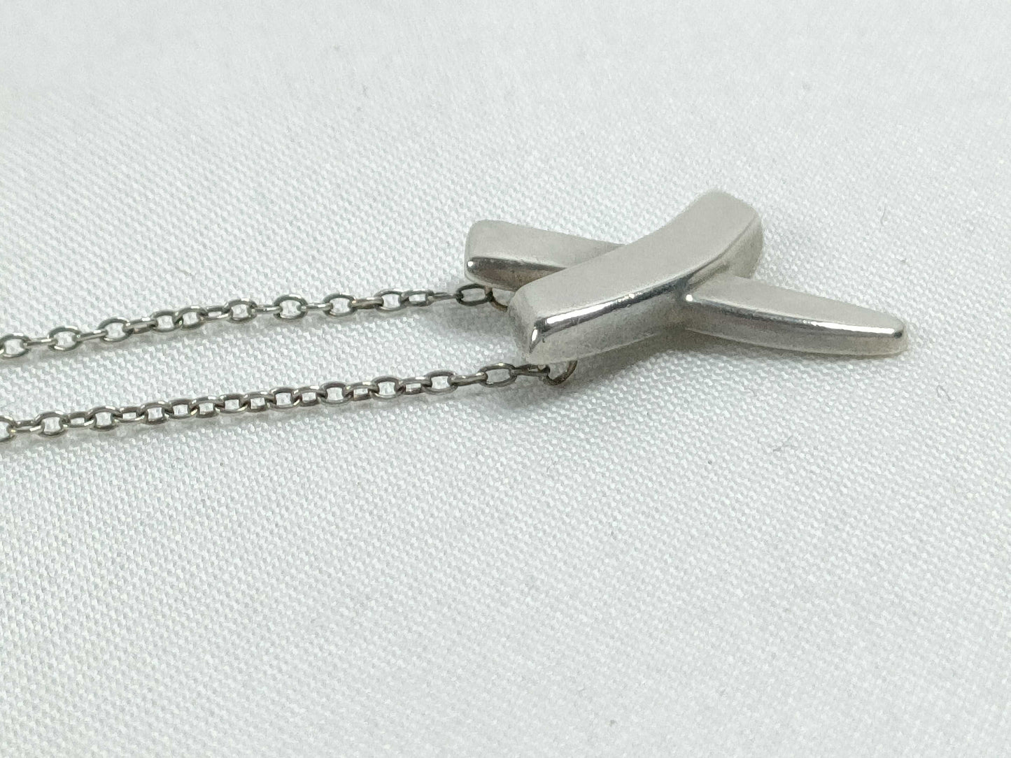 Tiffany & Co. Kiss Necklace, SV925, 2.6g, 46cm, with box and bag.