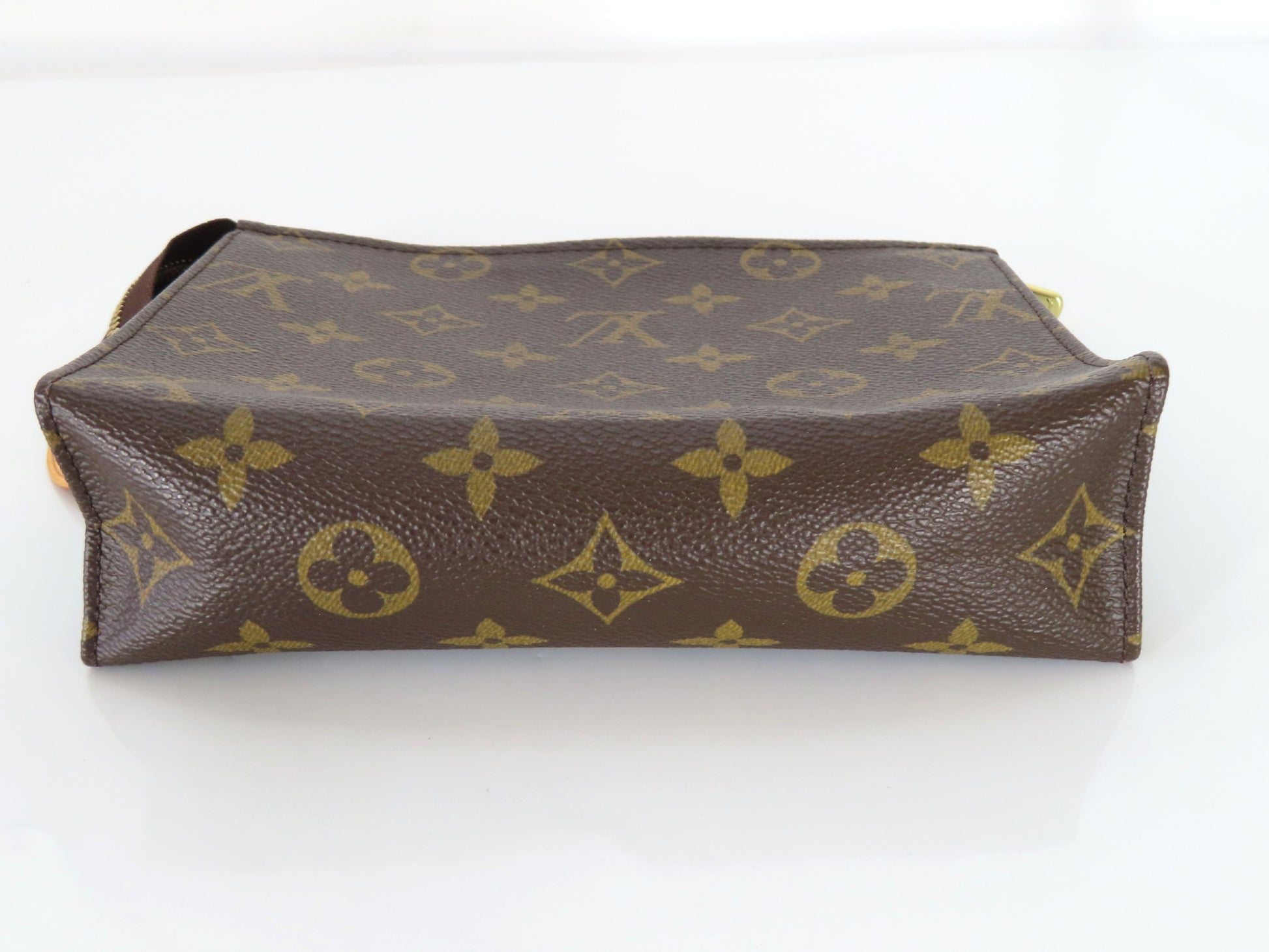 LOUIS VUITTON Monogram Louis Vuitton LOUIS VUITTON M47544 Monogram Pochette Toilette 19 Pouch