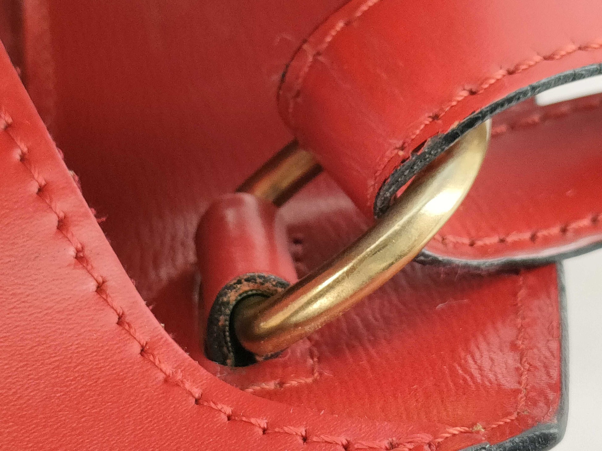 LOUIS VUITTON Epi Louis Vuitton Cluny Epi Shoulder Bag