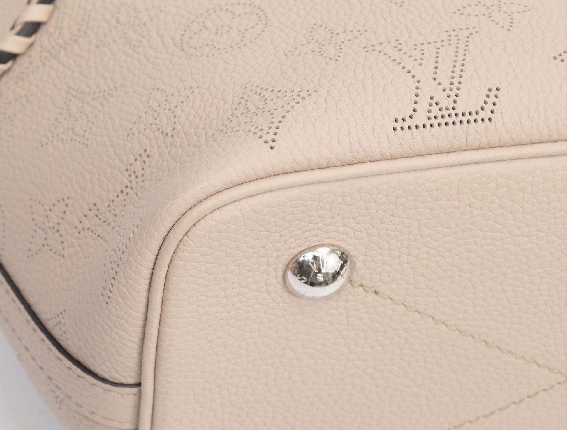 LOUIS VUITTON Mahina Blossom PM M21848 RFID Serial Shoulder Bag