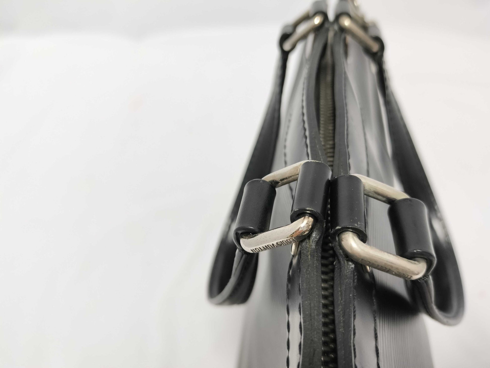 LOUIS VUITTON Epi Blair MM Epi Handbag