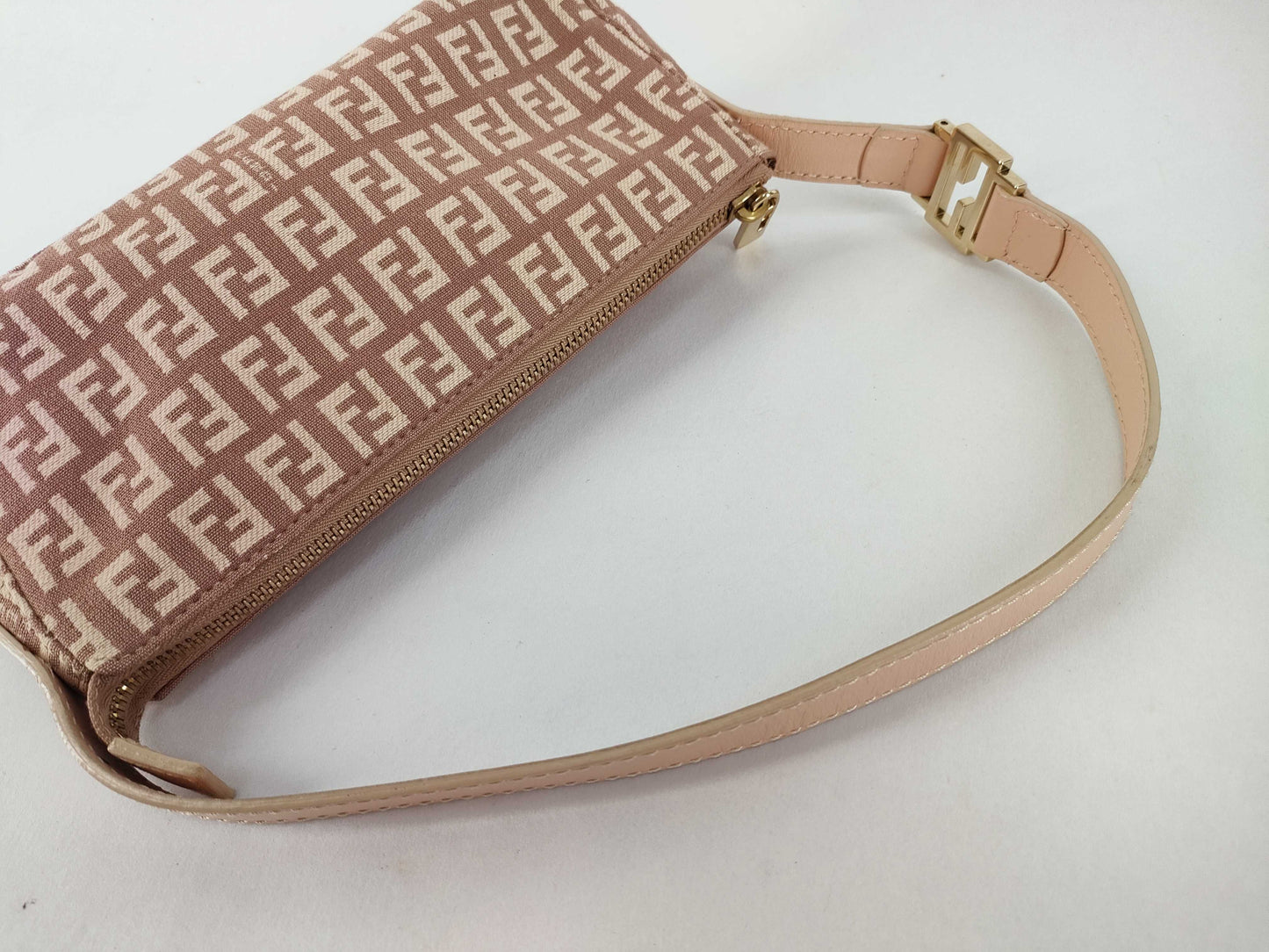 FENDI Mamma Fendi Zucchino Pink One-Shoulder Accessory Pouch Handbag