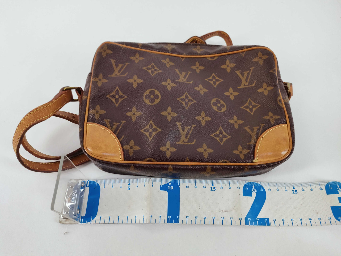 LOUIS VUITTON Monogram Louis Vuitton Trocadero 23 Shoulder Bag Louis Vuitton Shoulder Bag
