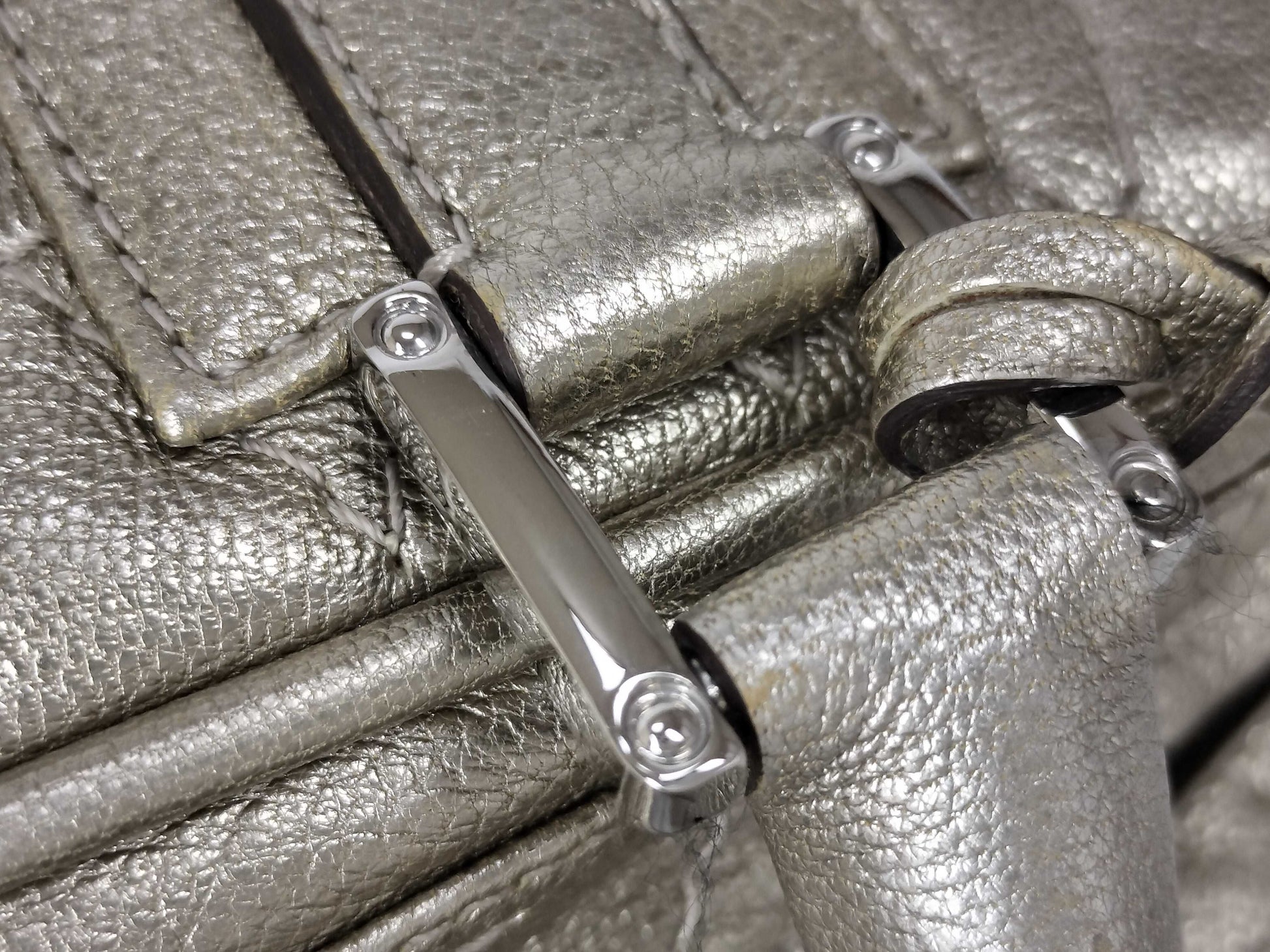 LOEWE Leather Anagram Amazona Key 2 Crochet Cadena Handbag