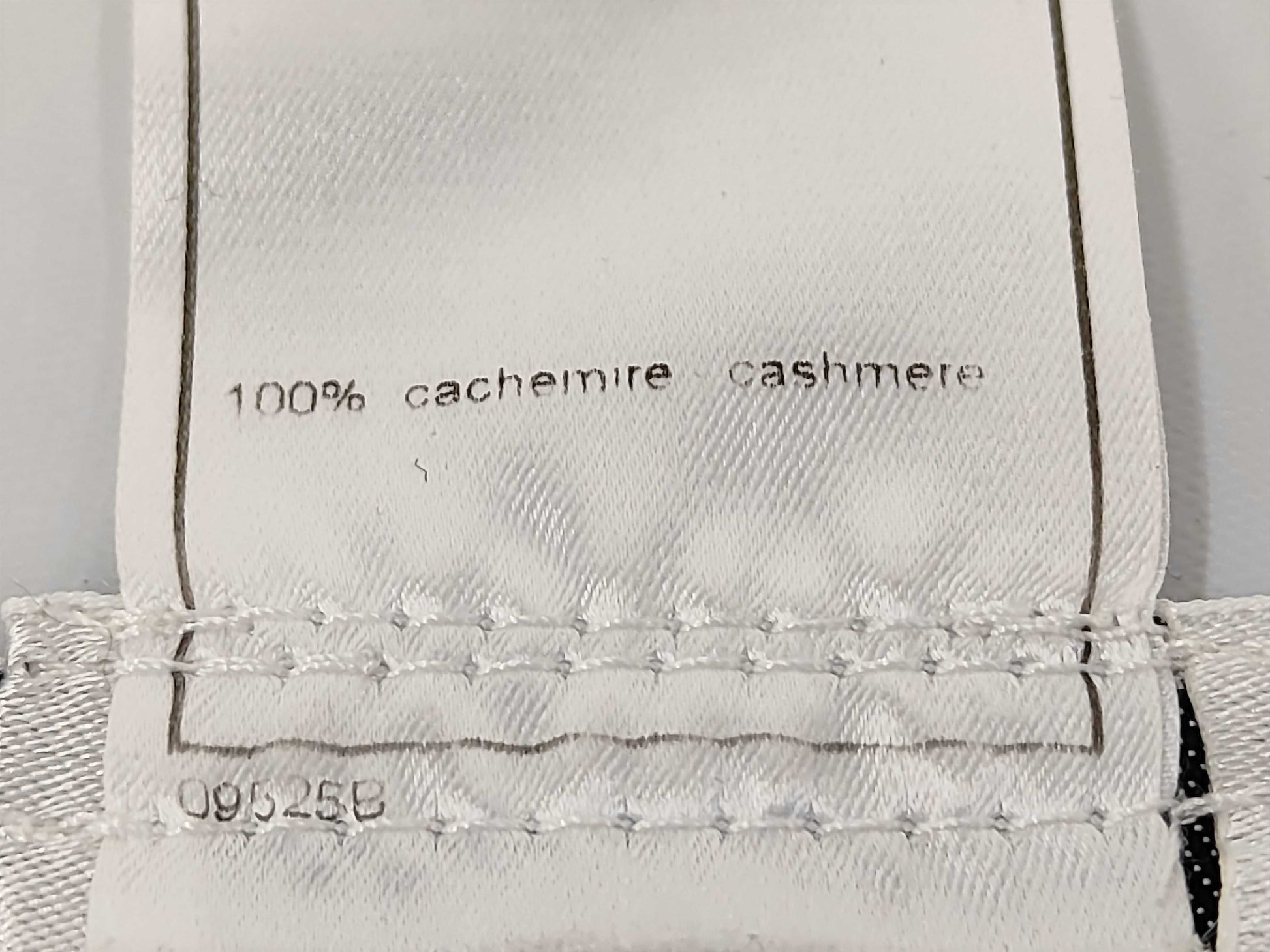 CHANEL 00C Cashmere Knit Cropped Cardigan P15016 Gray 42 Cardigan