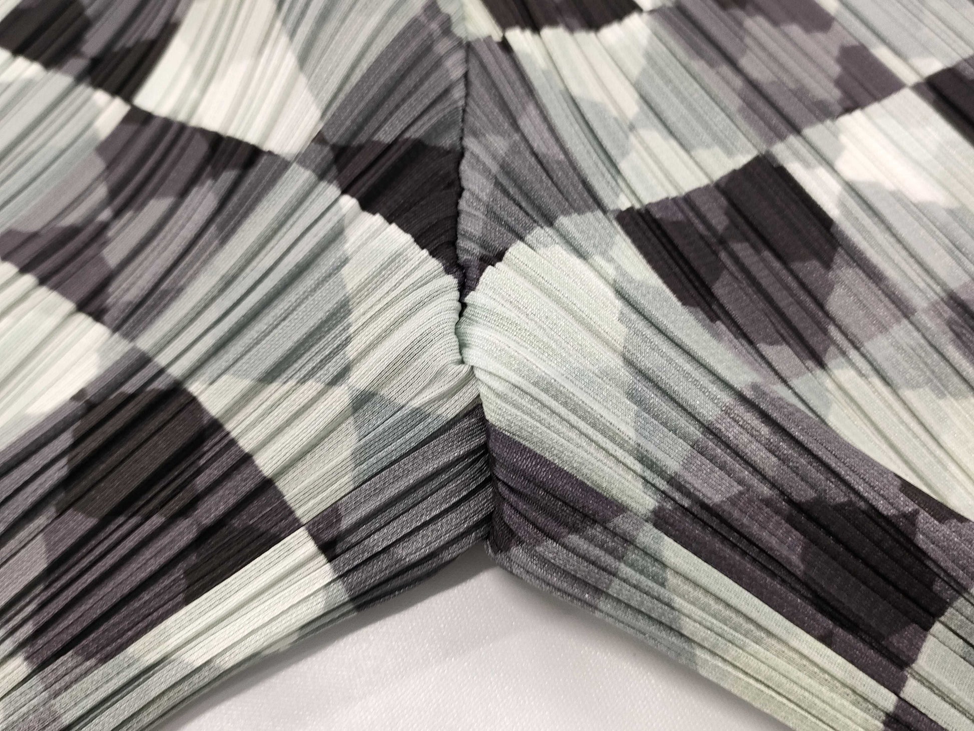 ISSEY MIYAKE ISSEY MIYAKE Pleats Please Patterned Pants Size 2