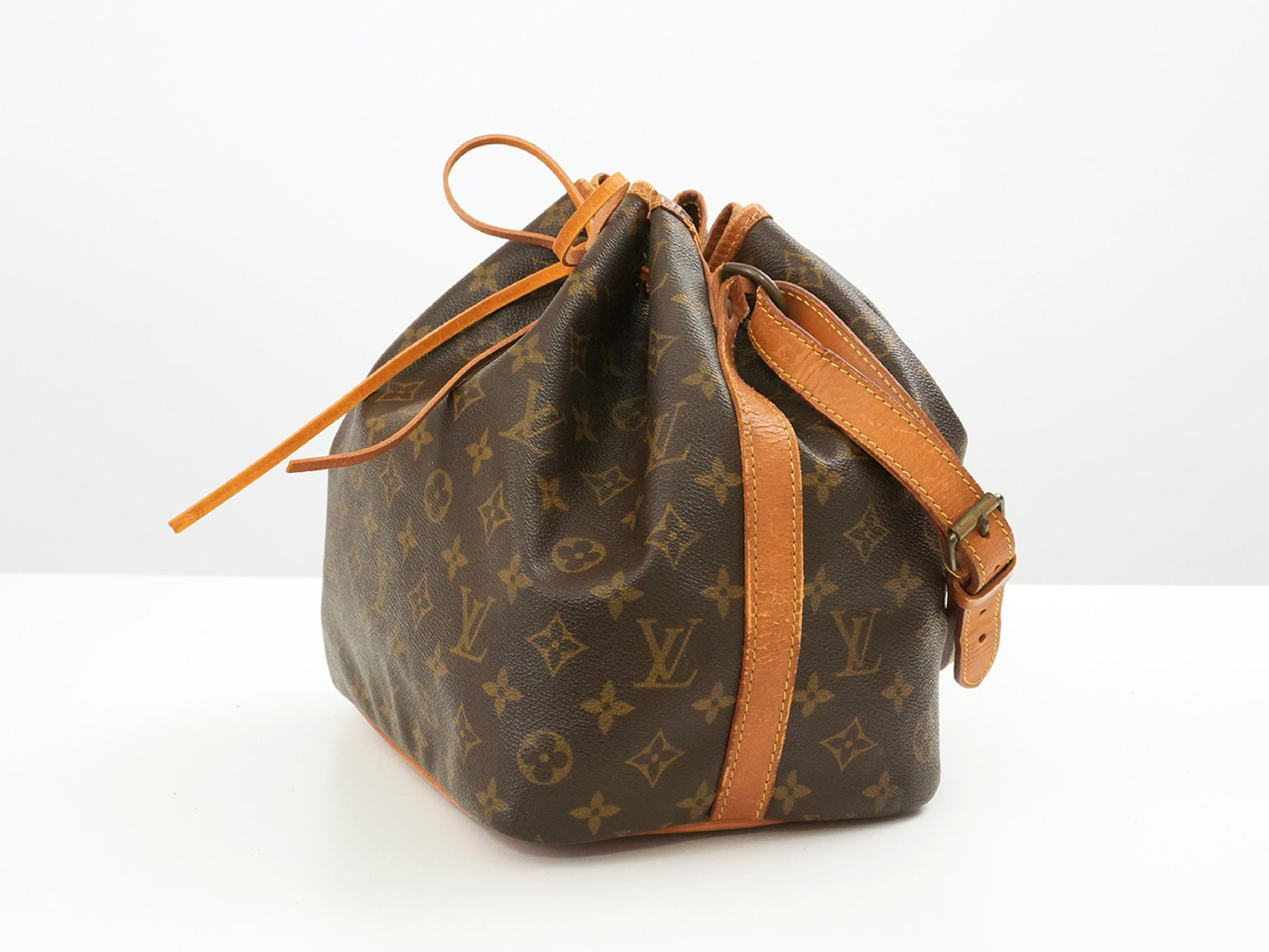 LOUIS VUITTON Monogram LOUIS VUITTON LV Monogram Petit Noe M42226 Shoulder Bag