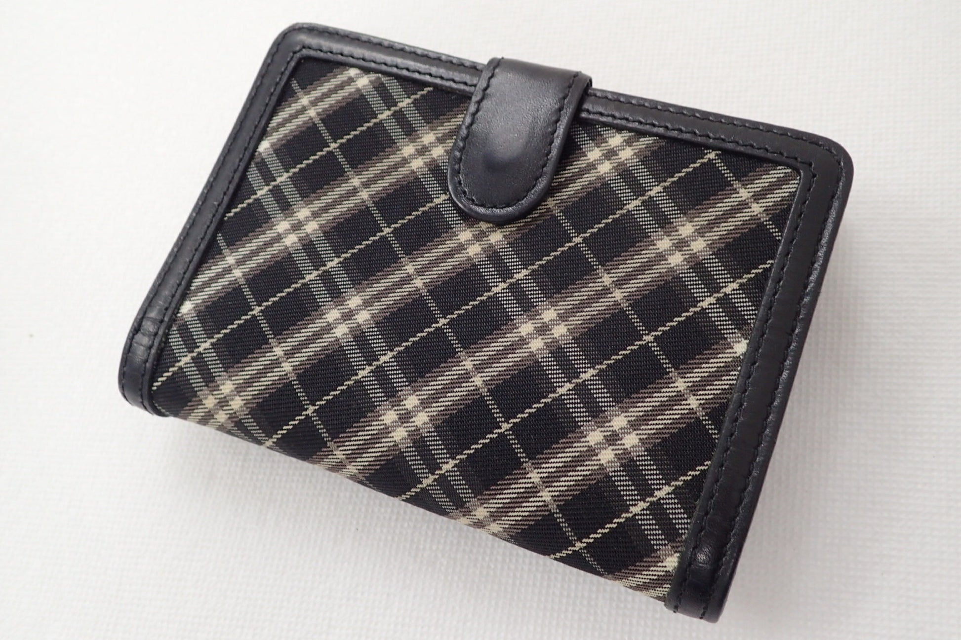 BURBERRY Blue Label Zippered Double Hook Wallet