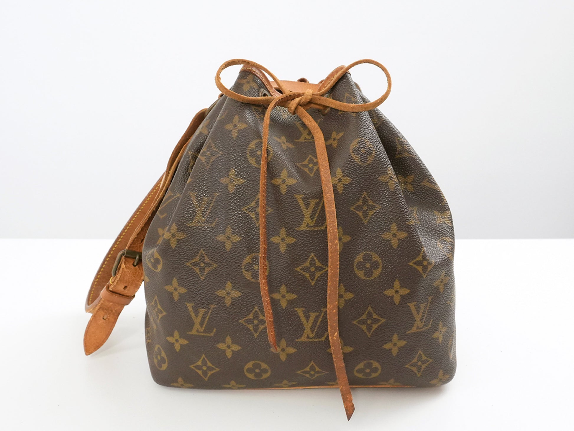 LOUIS VUITTON LOUIS VUITTON LV Monogram Petit Noe M42226 Shoulder Bag