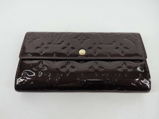LOUIS VUITTON Vernis Portefeuille Sarah Vernis Amaranth Wallet