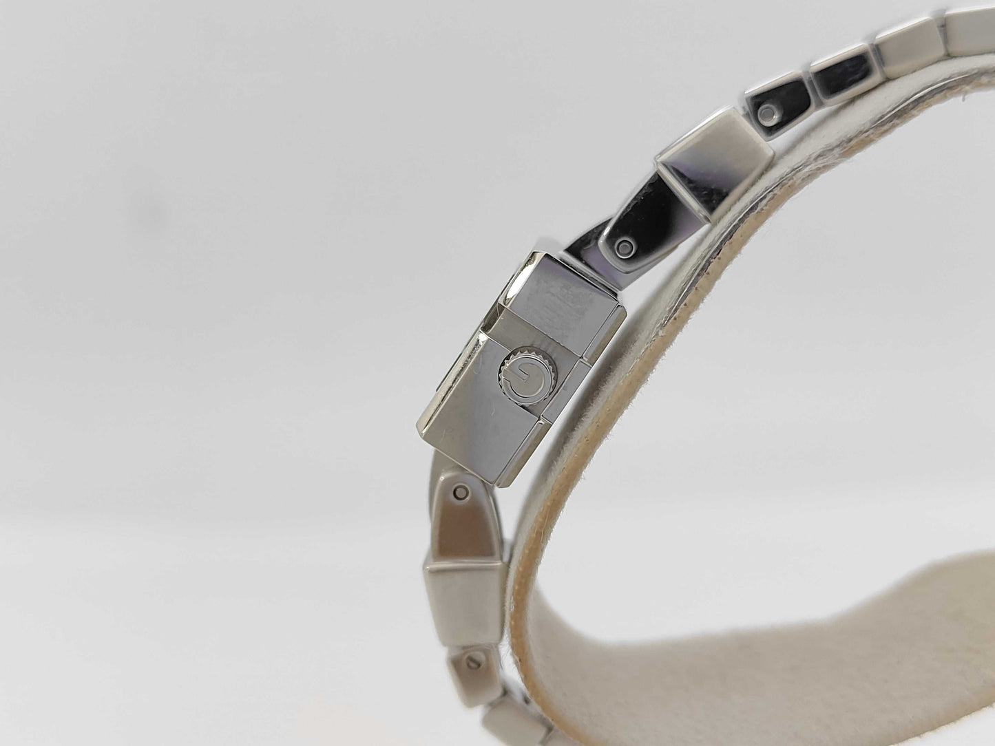 GUCCI 102 13440708 Quartz Shell Dial Women's Watch