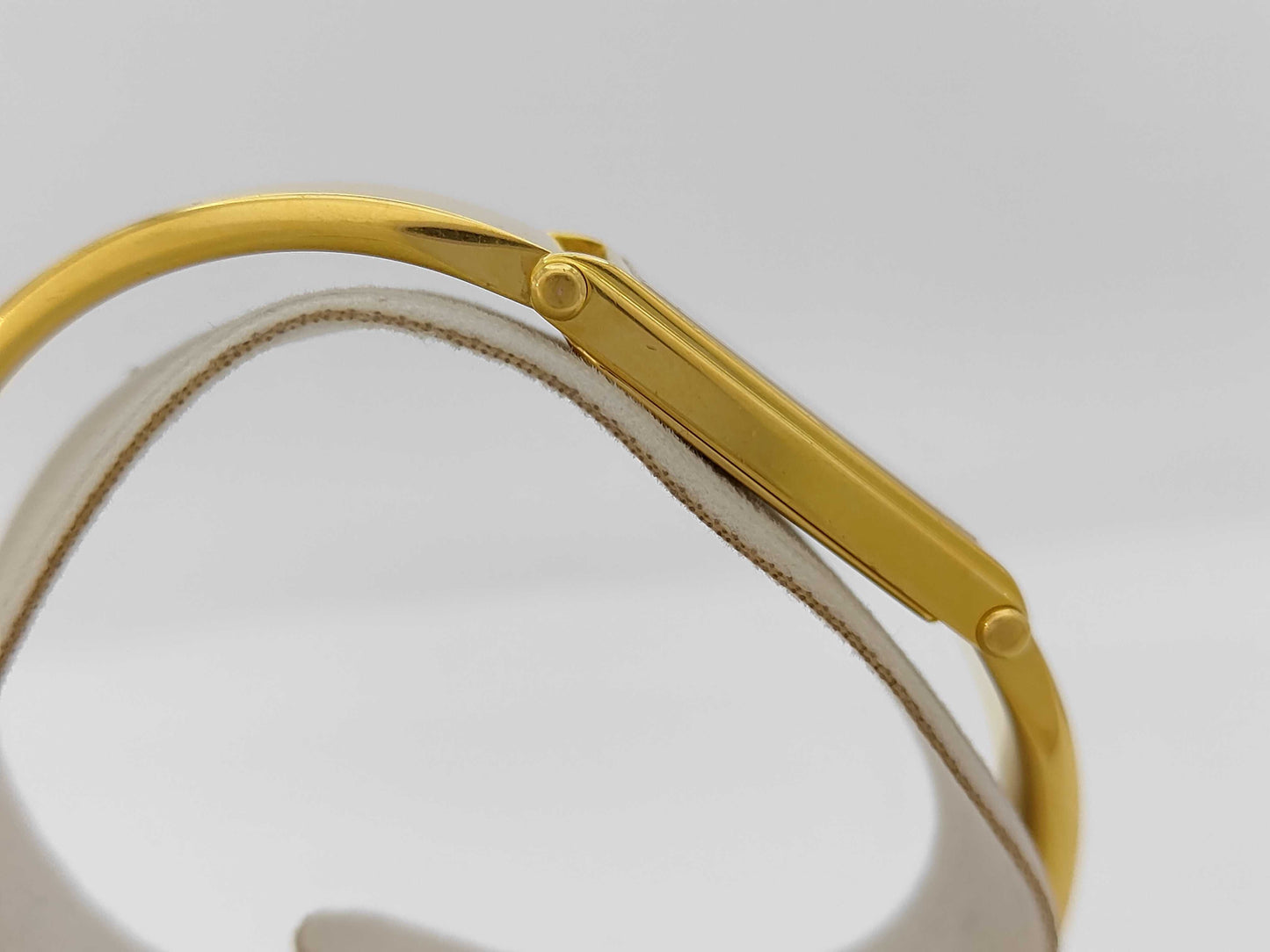 GUCCI 1500L 0385515 Quartz Shell Dial Women's Watch