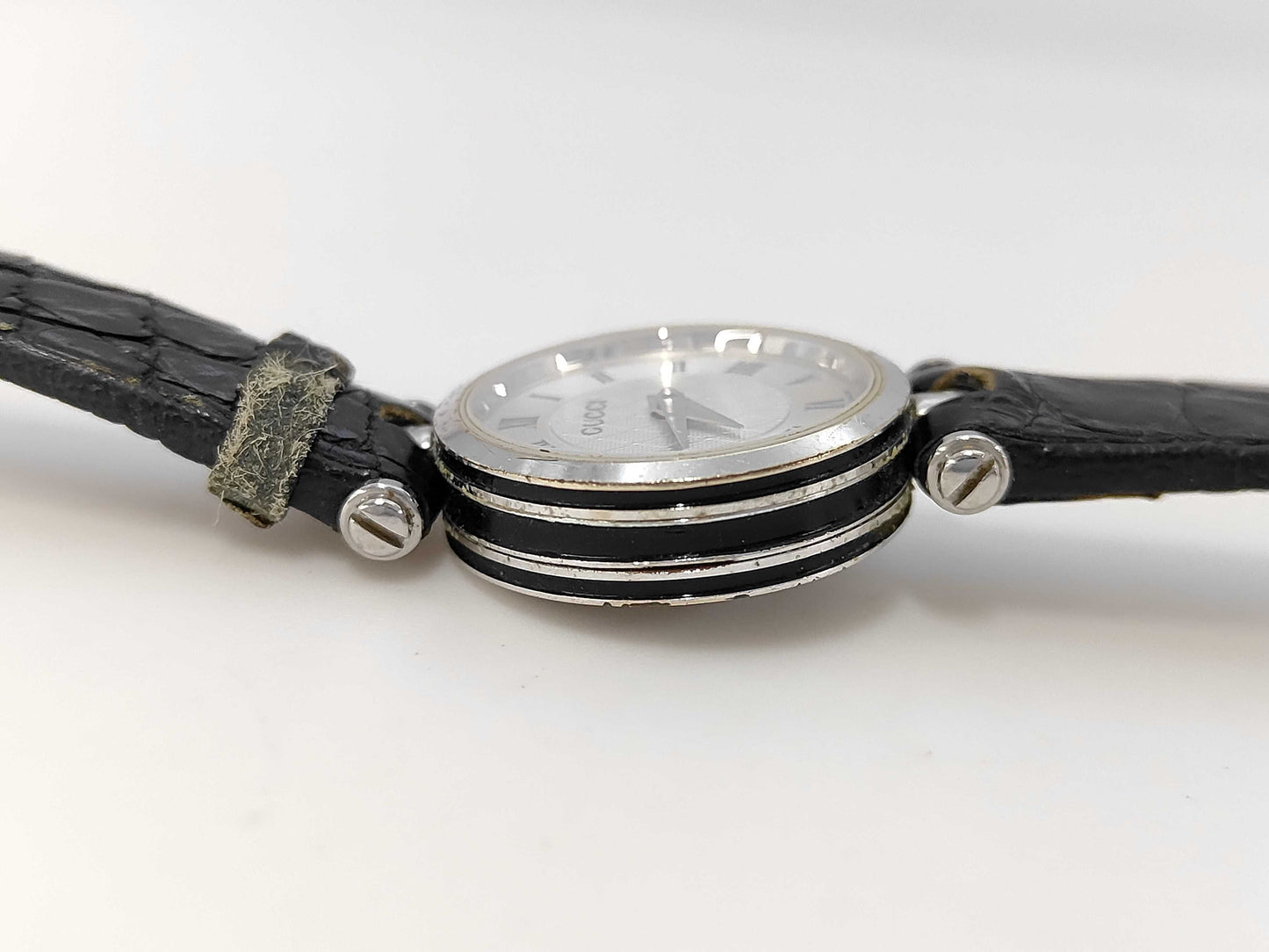 GUCCI 2040L 0054293 Quartz Silver Dial Women's Watch