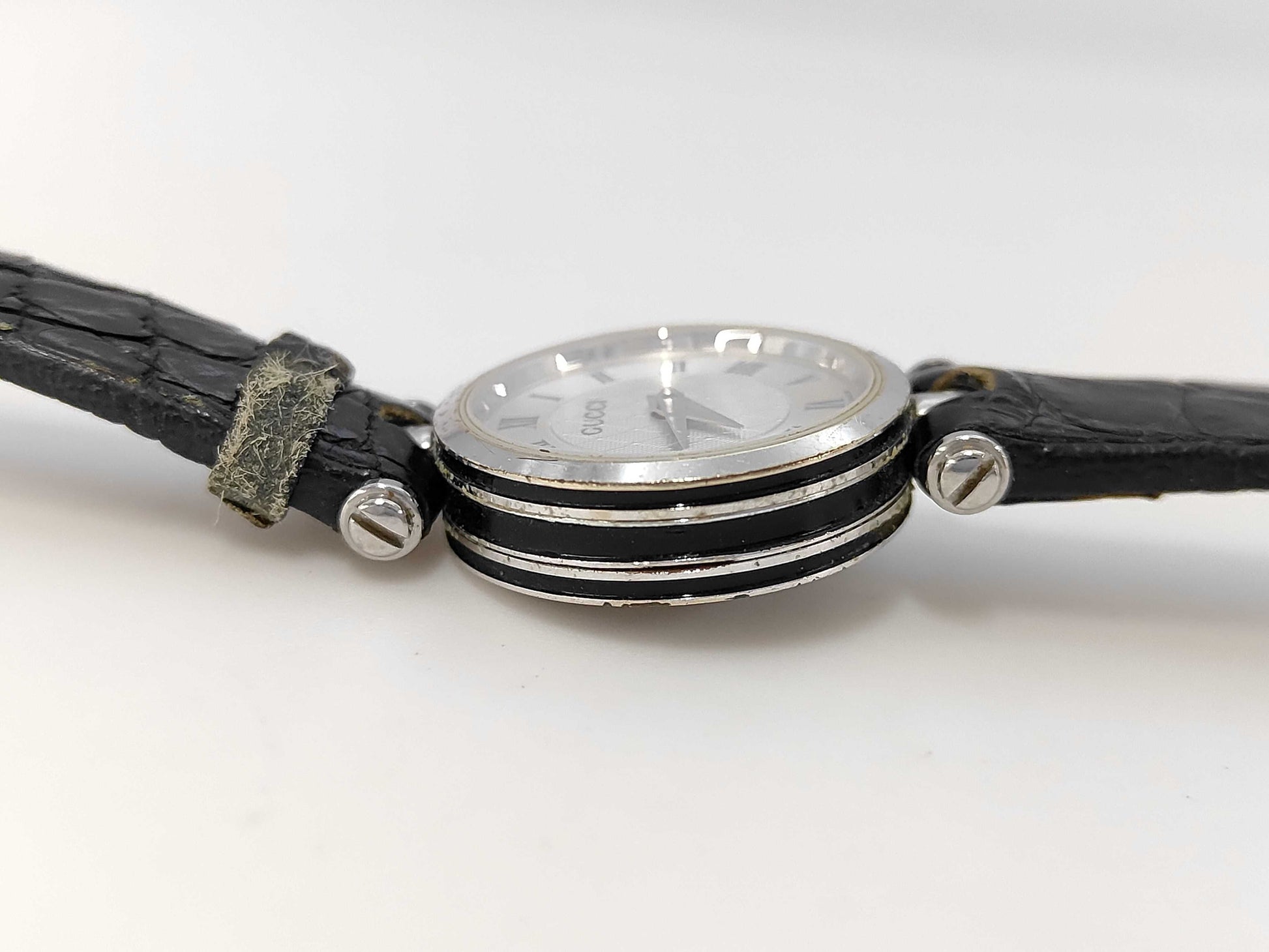 GUCCI 2040L 0054293 Quartz Silver Dial Women's Watch