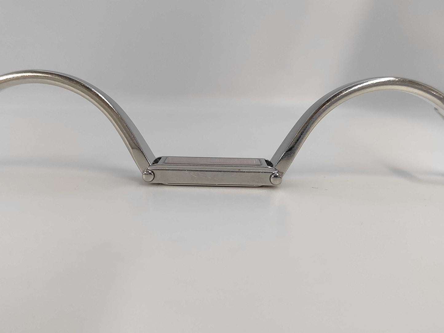 GUCCI 1500L 08585011 Quartz Shell Dial Women's Watch