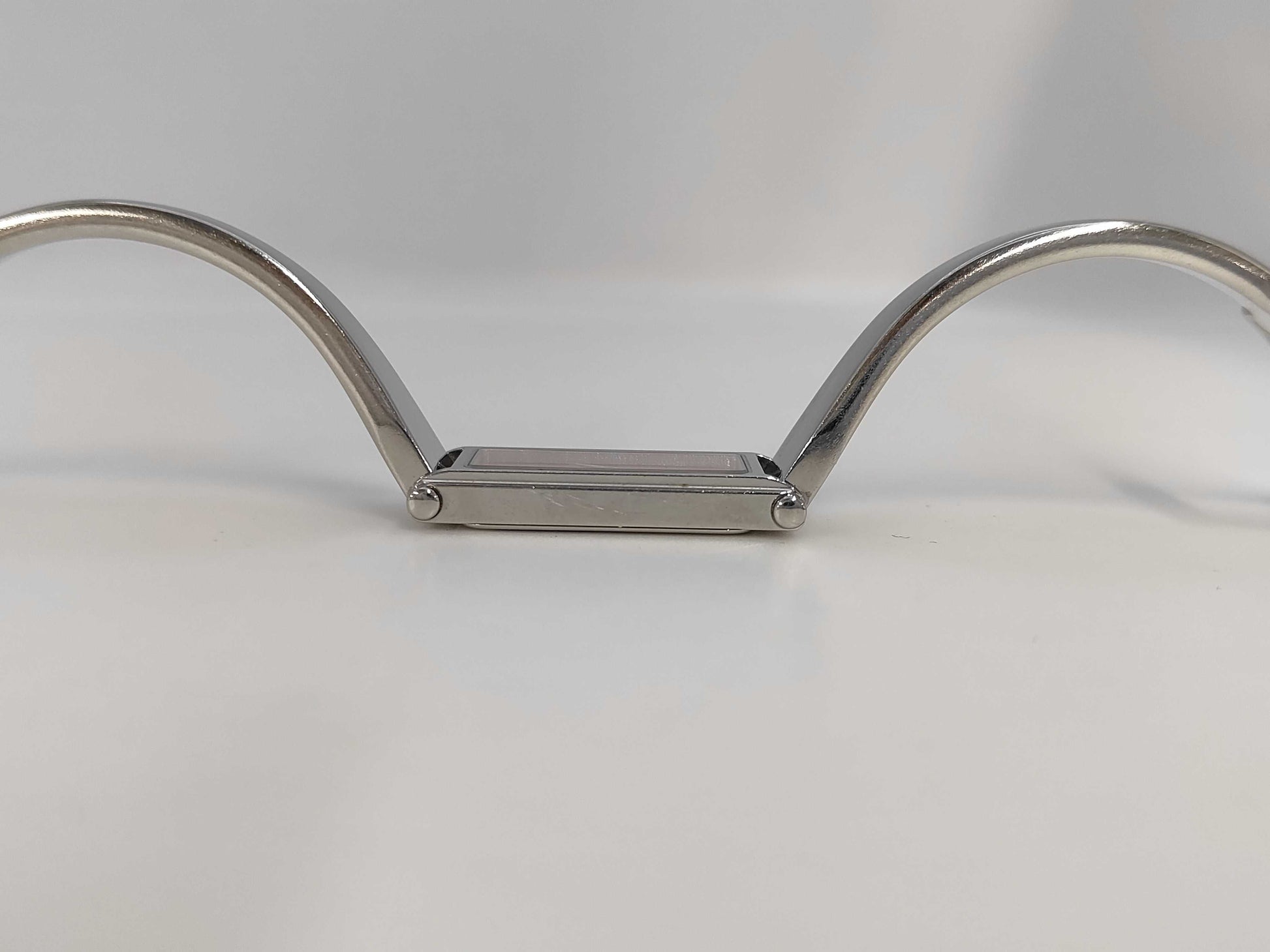 GUCCI 1500L 08585011 Quartz Shell Dial Women's Watch