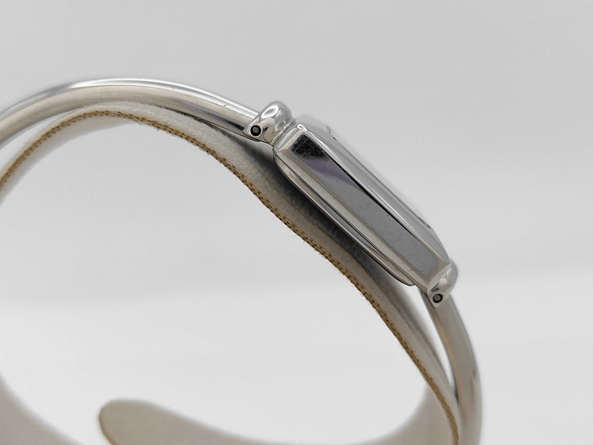 GUCCI 1900L 0085995 Quartz Black Dial Women's Watch