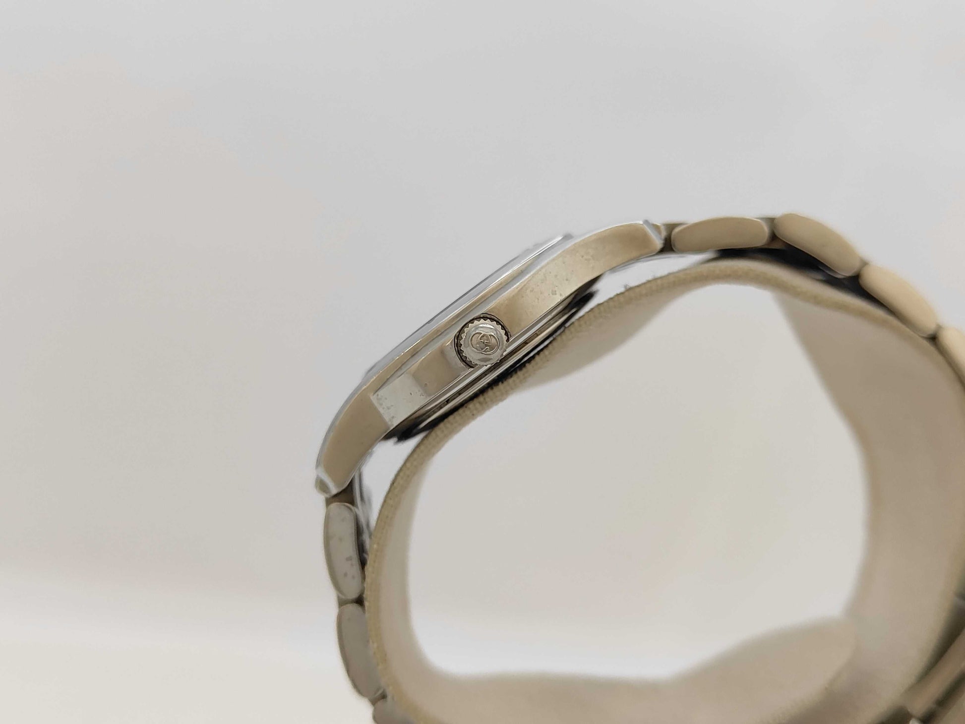 GUCCI 5500L 0137031 Quartz Black Dial Women's Watch