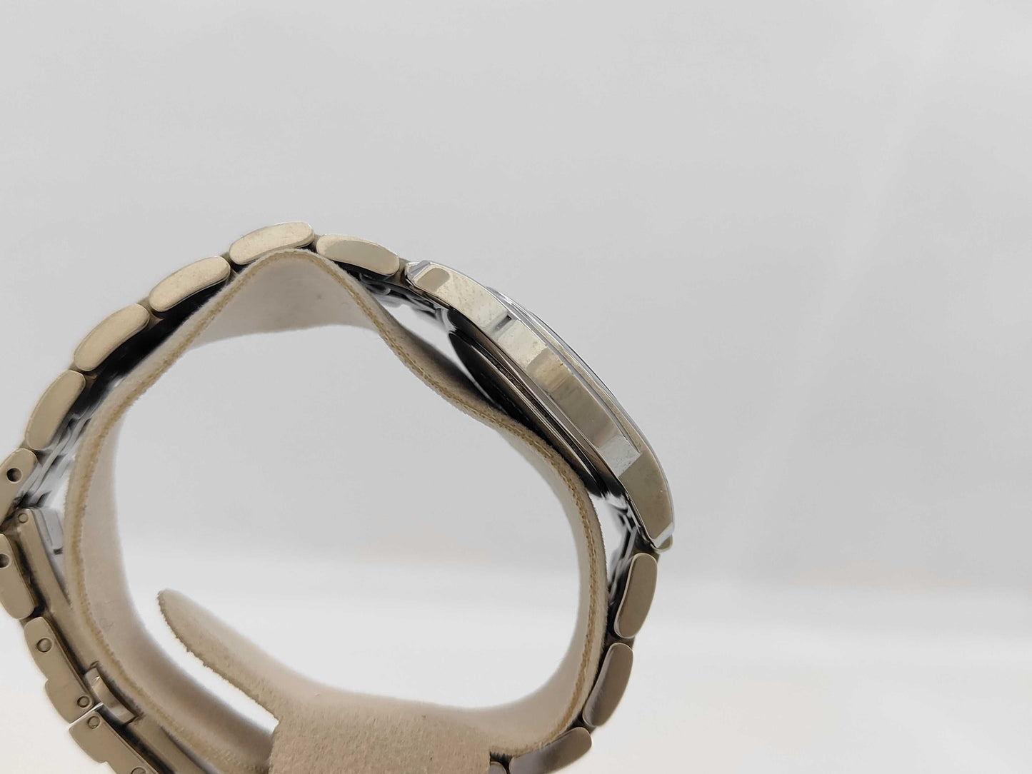 GUCCI 5500L 0137031 Quartz Black Dial Women's Watch