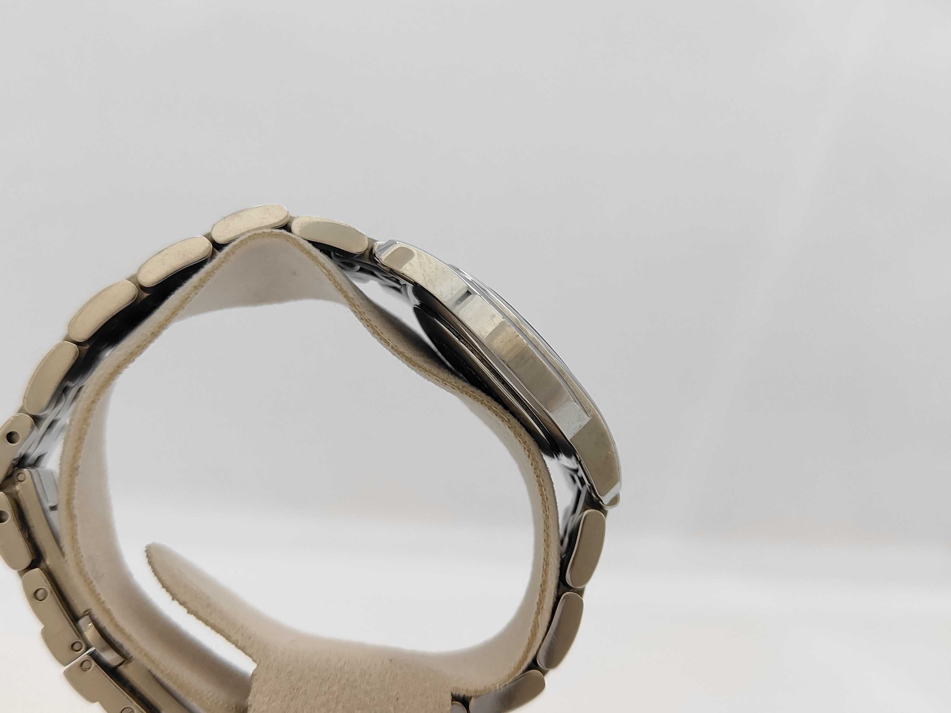 GUCCI 5500L 0137031 Quartz Black Dial Women's Watch