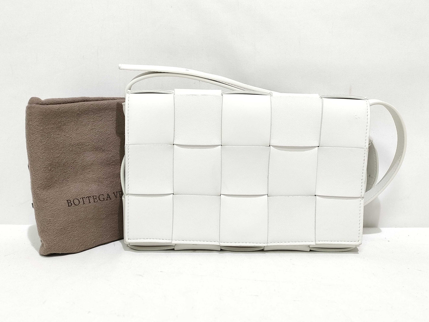 BOTTEGA VENETA Cassette Small Shoulder Bag in Maxi Intrecciato, White