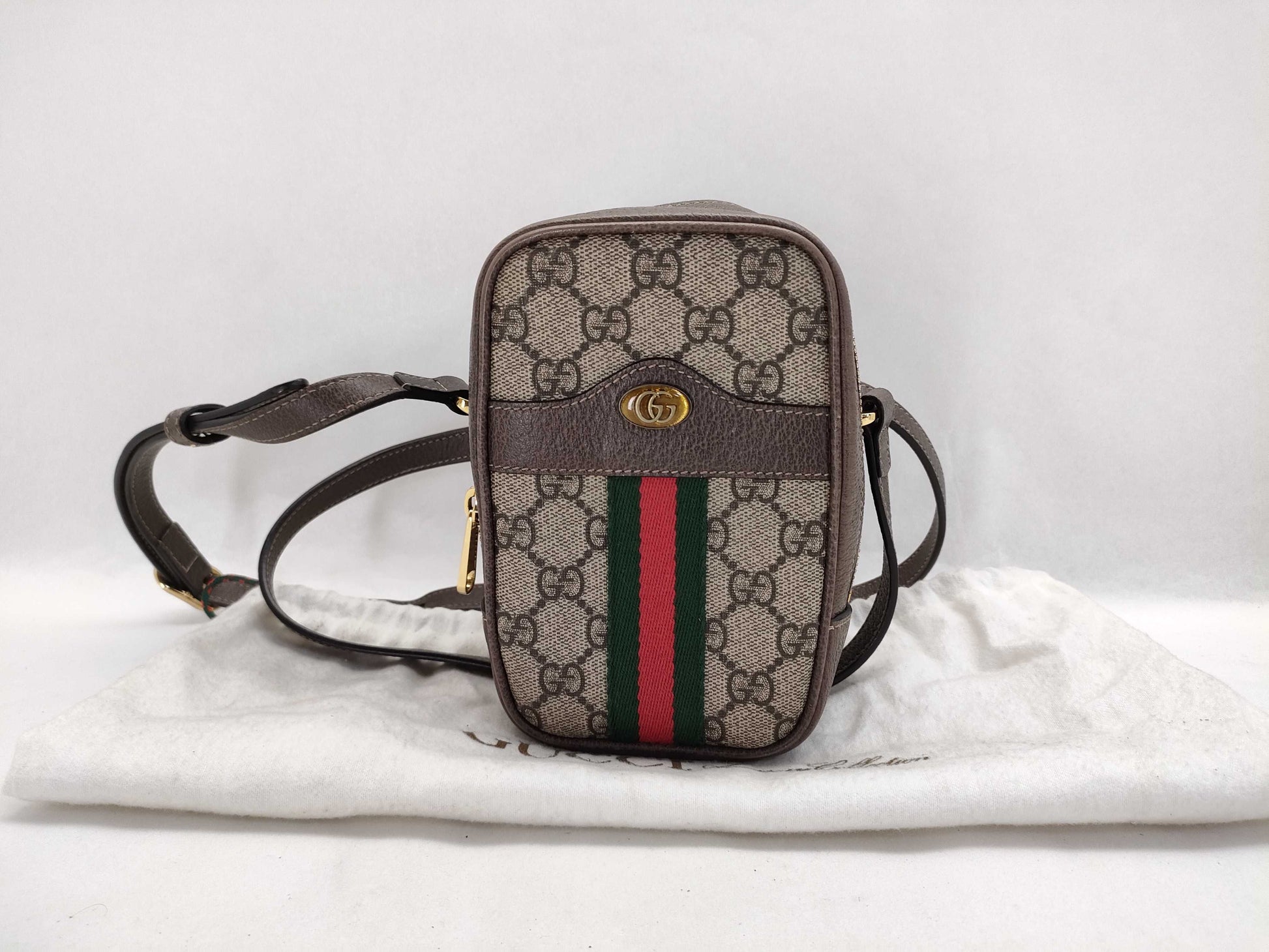 GUCCI GG Supreme Ophidia Shoulder Bag 546595 GG Supreme Canvas and Leather Shoulder Bag