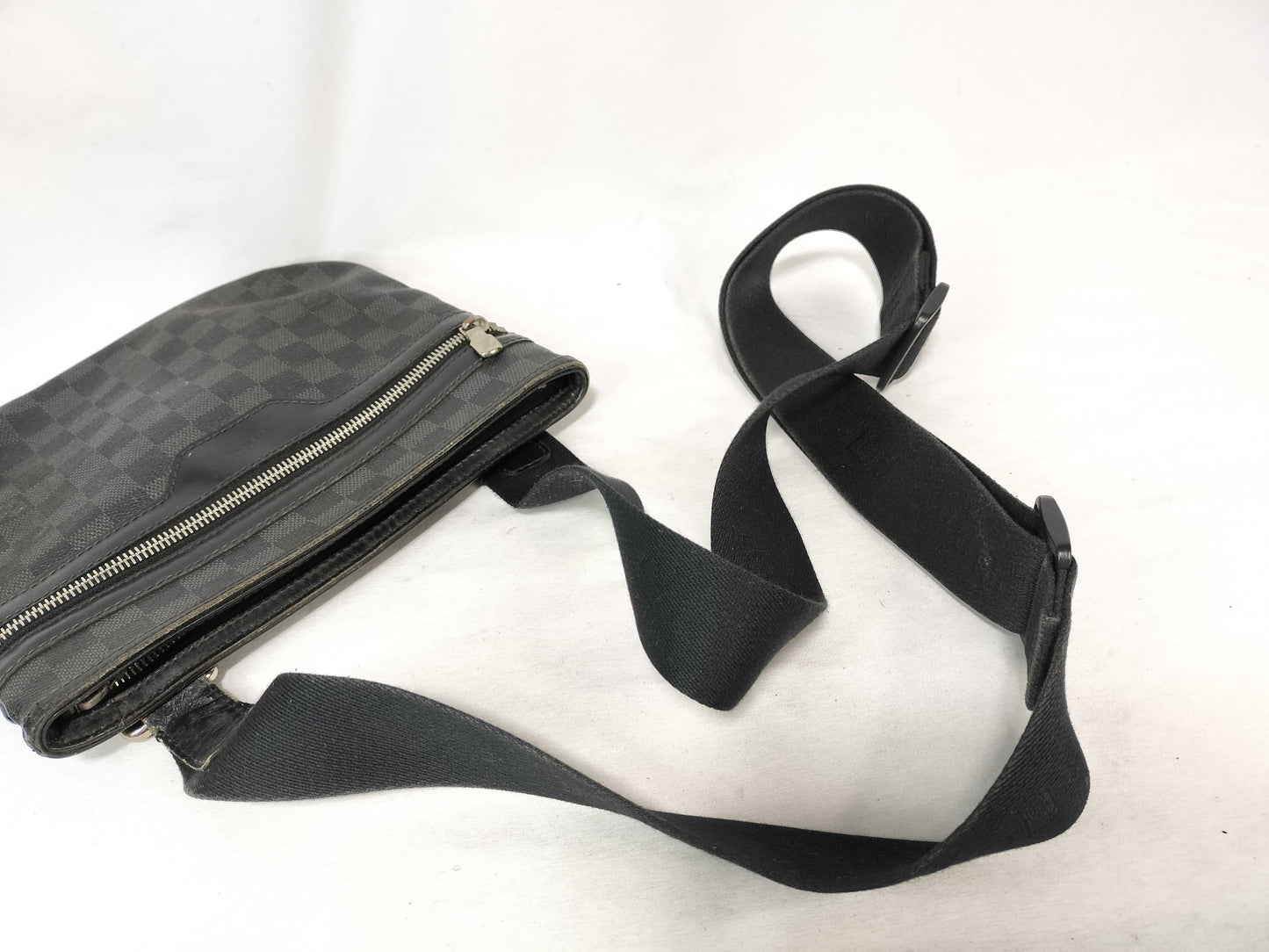 LOUIS VUITTON Damier Graphite Shoulder Bag N58028 VI3009