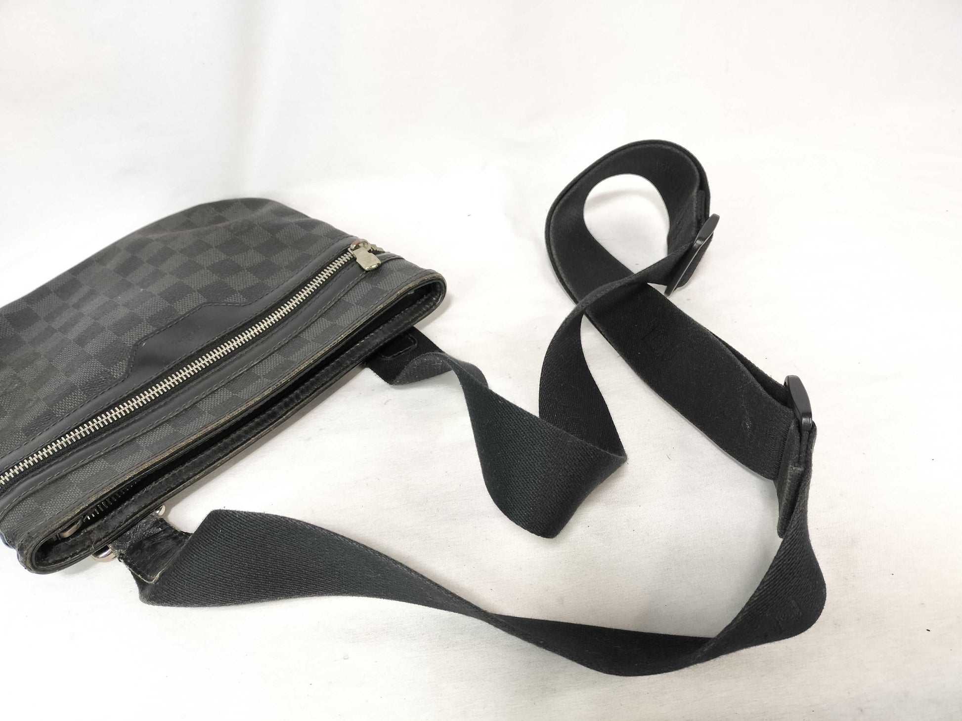 LOUIS VUITTON Damier Graphite Shoulder Bag N58028 VI3009