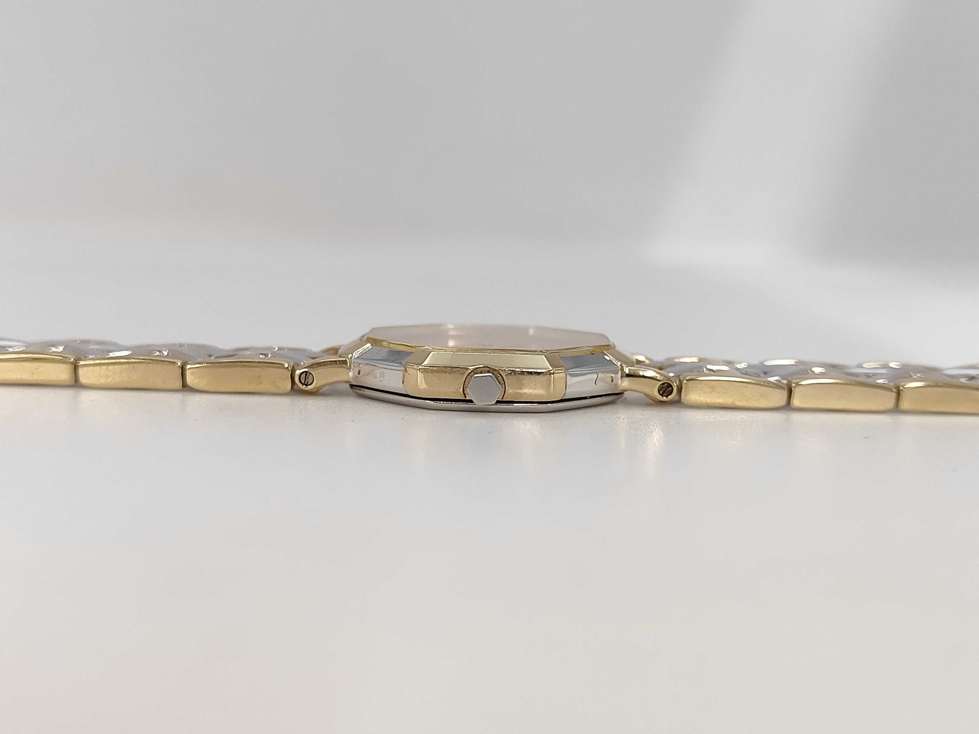 Yves Saint Laurent 4620-E62143 9N0137 Quartz Women's Watch