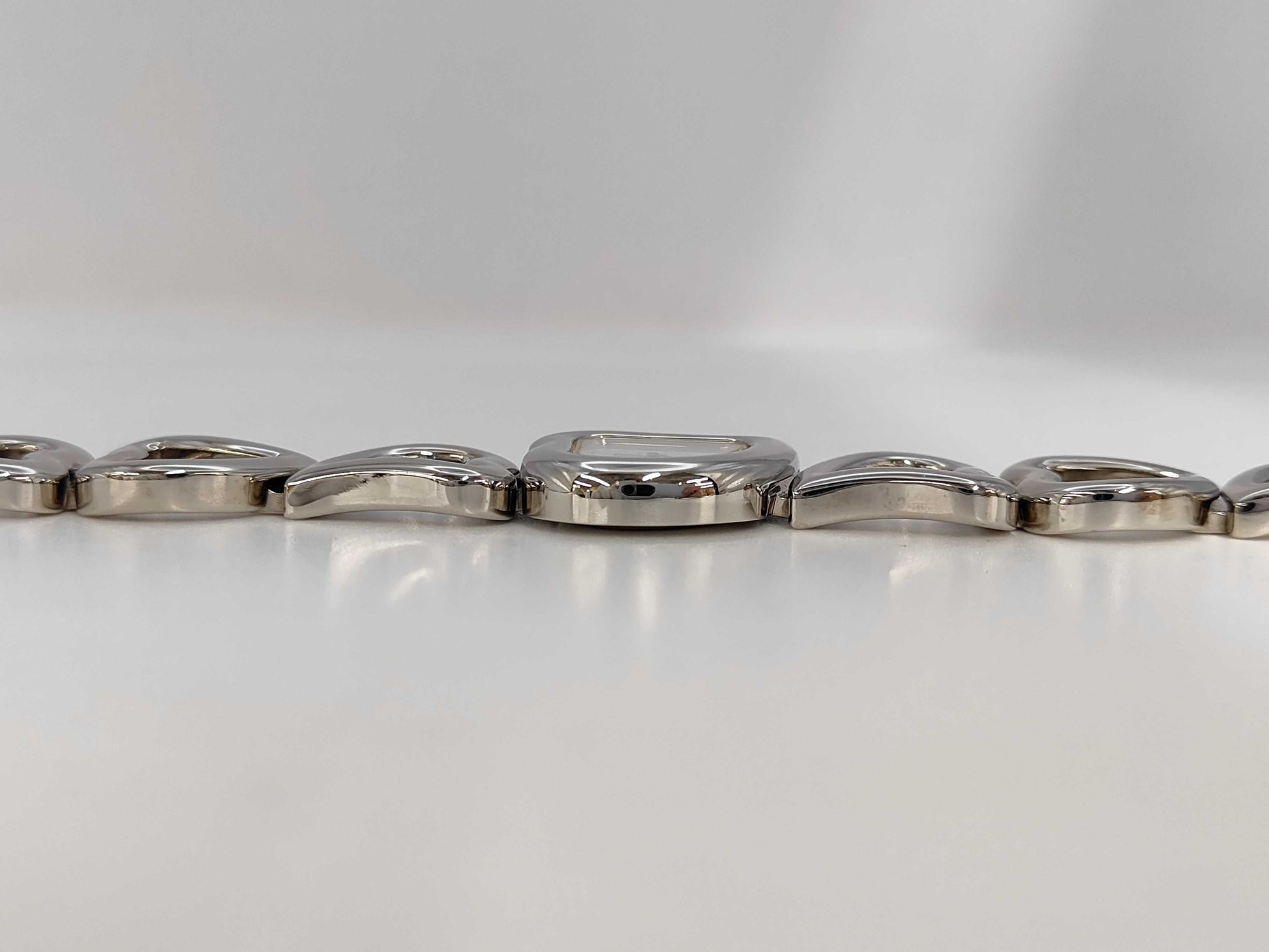 Yves Saint Laurent 4520-H15556 830932 Quartz Women's Watch