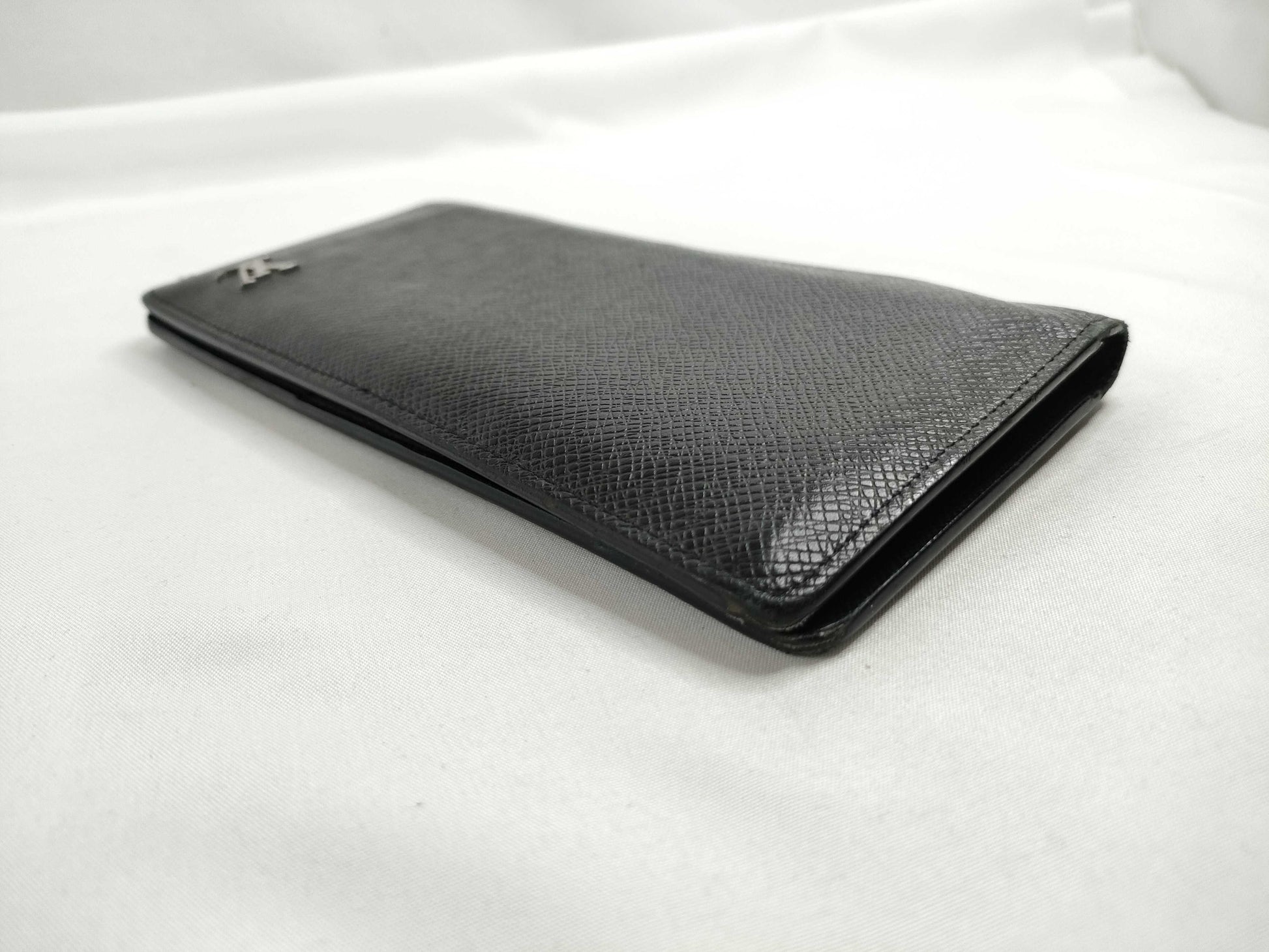 LOUIS VUITTON Taiga Brazza Taiga Noir M30285 RA2230 Wallet