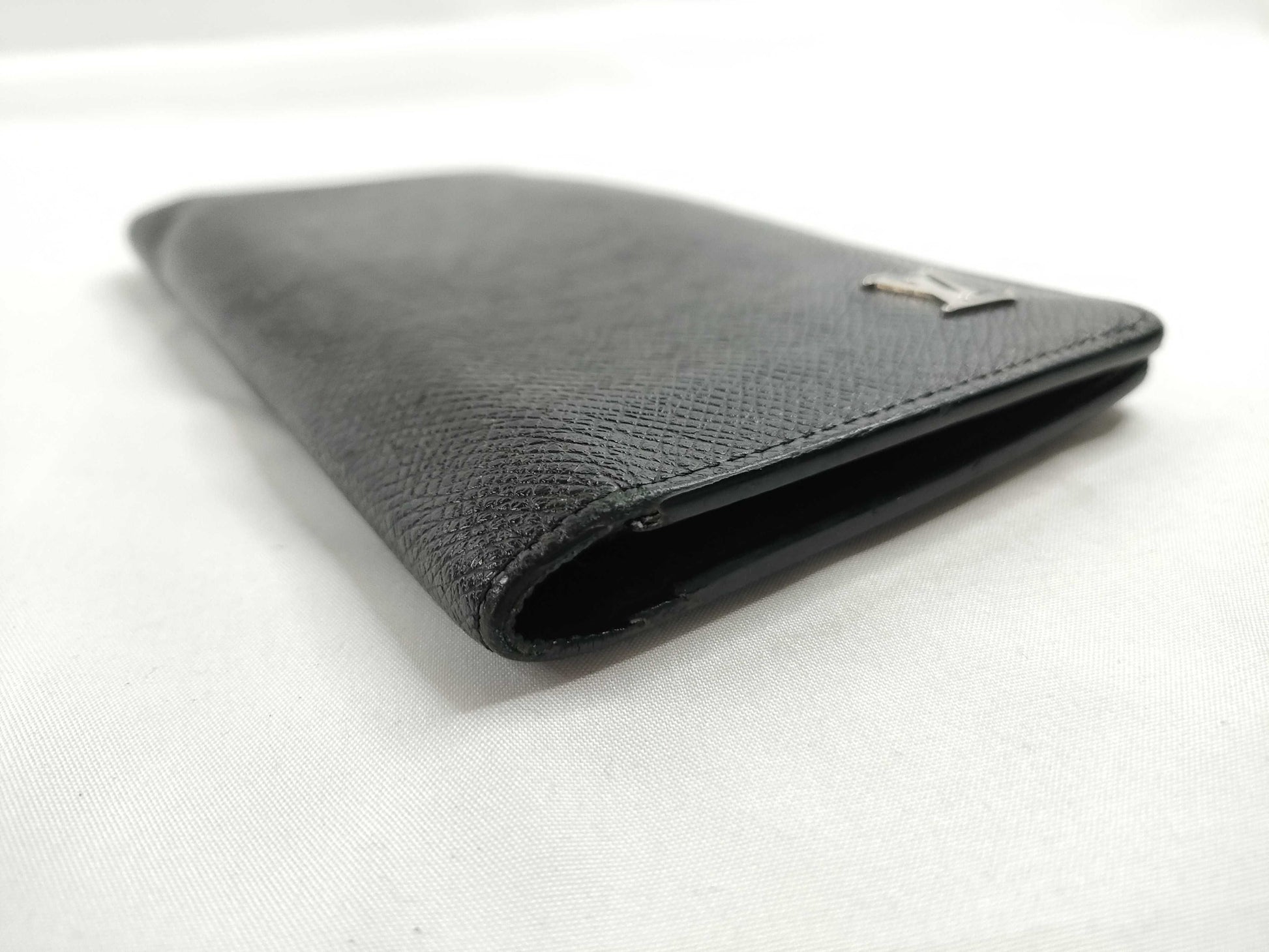 LOUIS VUITTON Taiga Brazza Taiga Noir M30285 RA2230 Wallet