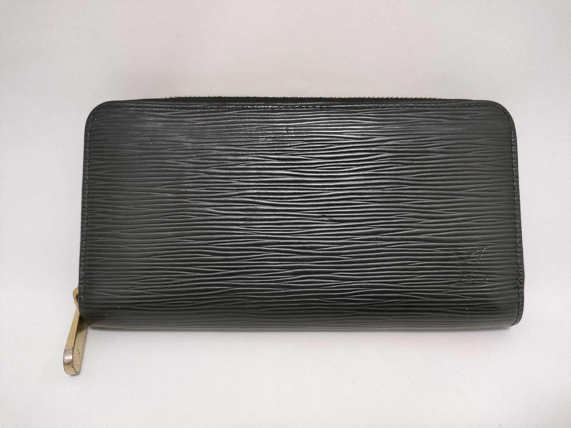 LOUIS VUITTON Epi Zippy Wallet with Gold Hardware, M68755 GI0290 Wallet