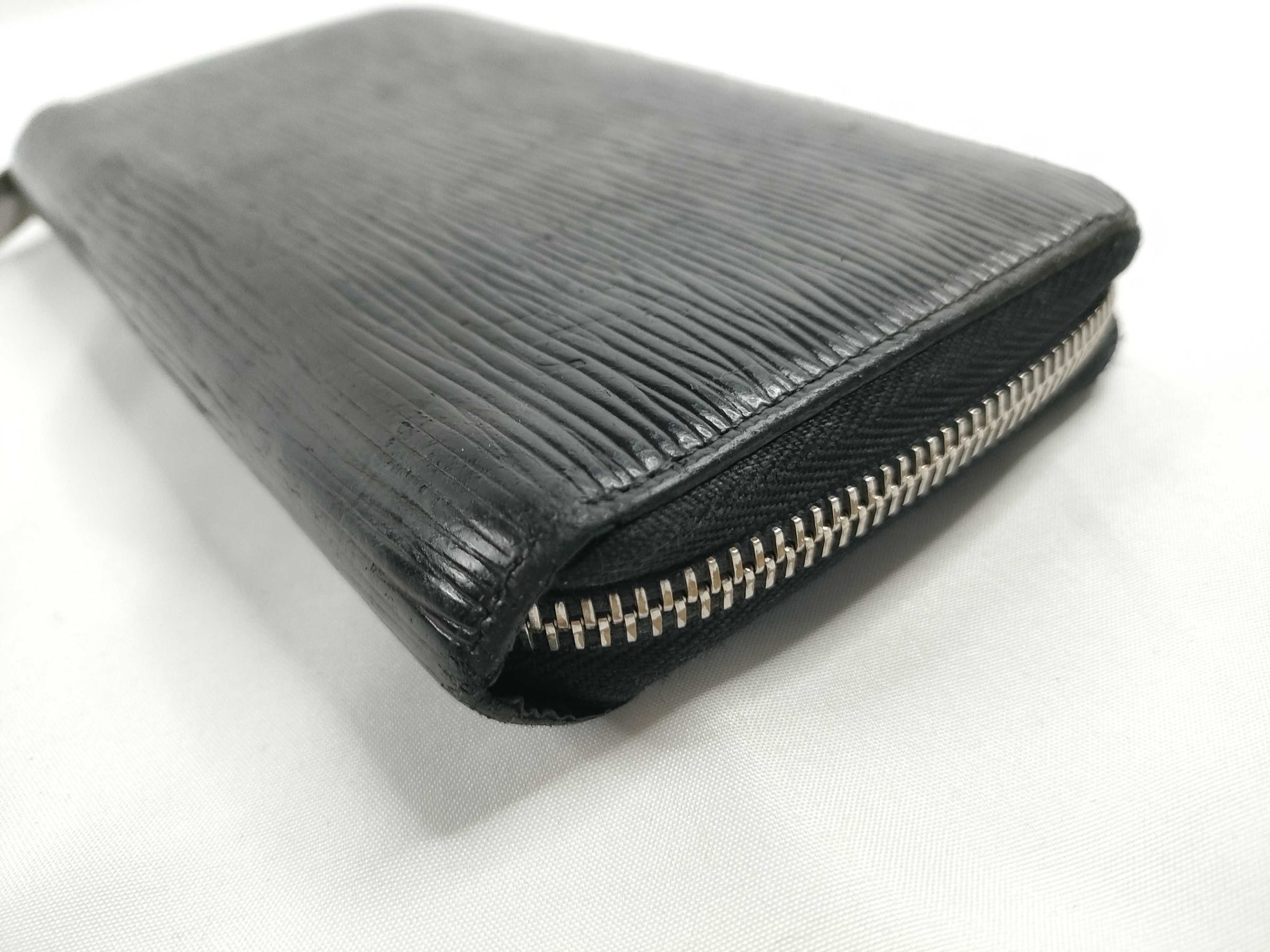 LOUIS VUITTON Epi Zippy Wallet M61857 MI0157 Wallet