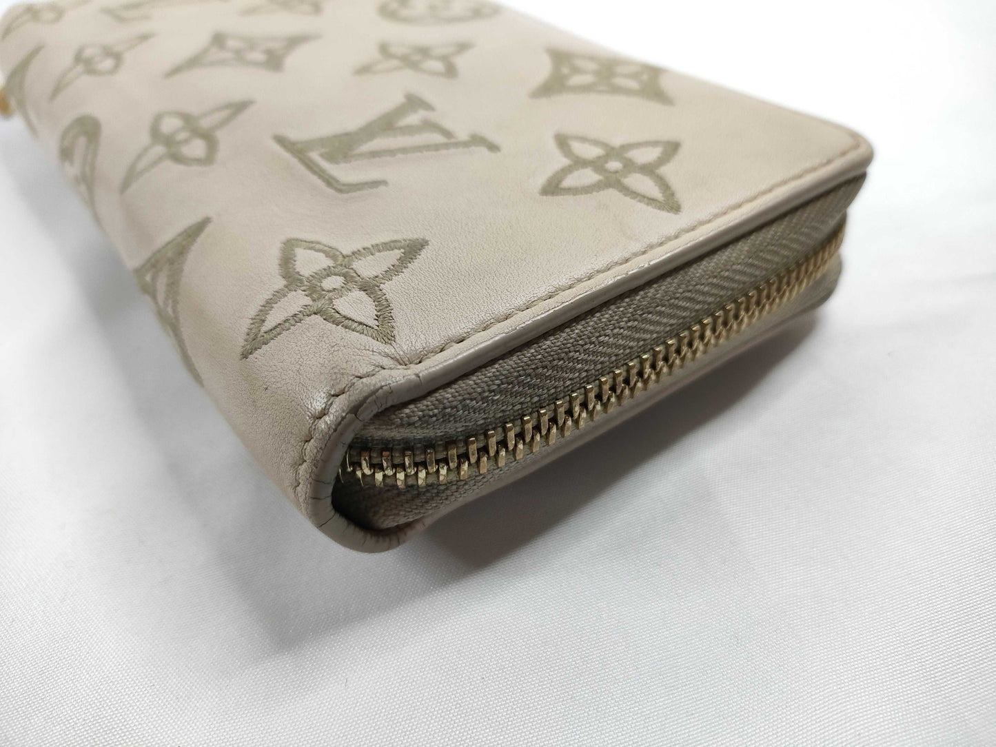 LOUIS VUITTON Zippy Wallet LV Broderie Anglaise M82471 RFID Wallet