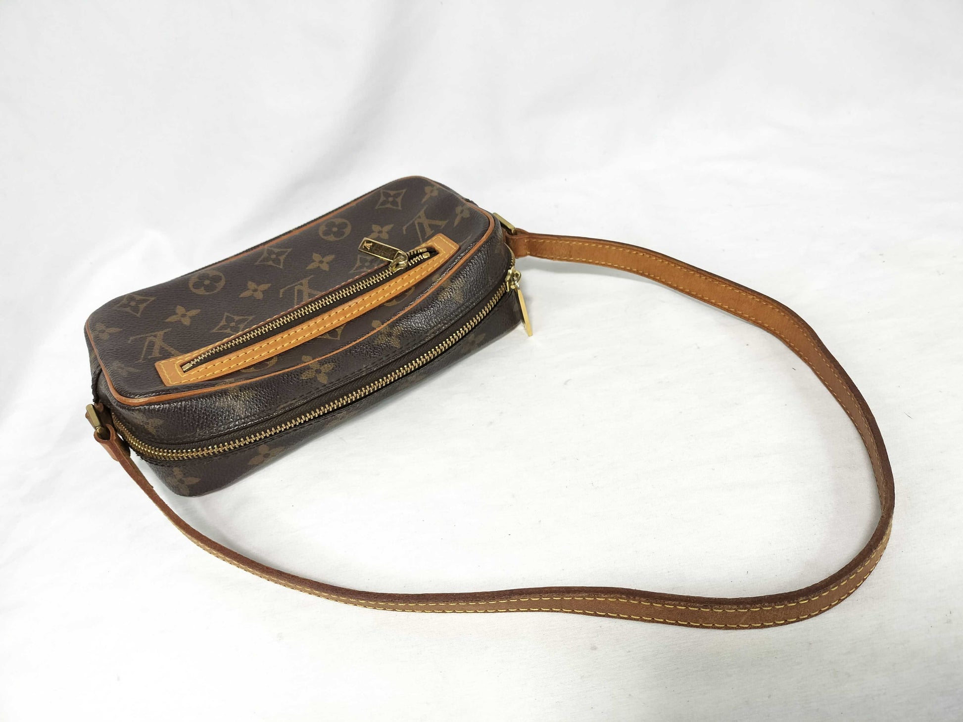 LOUIS VUITTON Monogram Shoulder Bag
