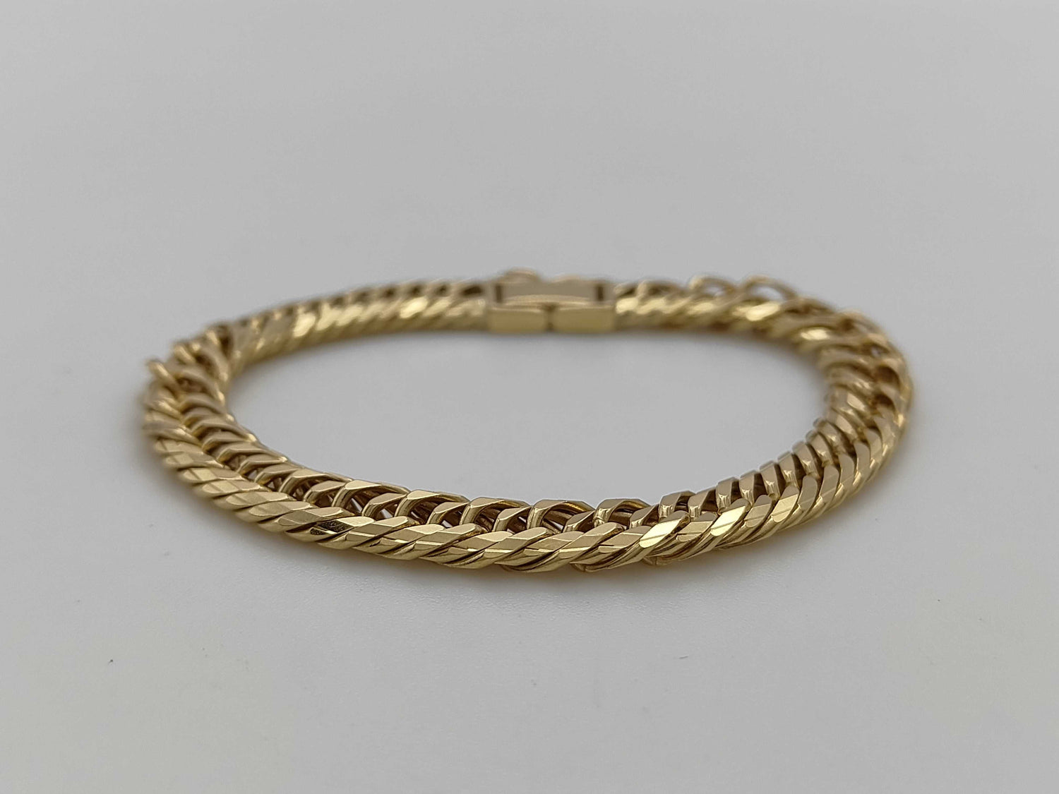 Kihei 16-sided Triple K18 18.6g Bracelet/Bangle 