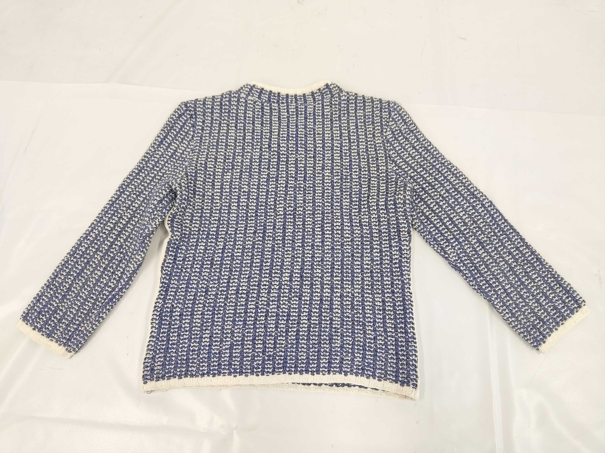 CHANEL CHANEL Cropped Knit P17186V00914 Size 38 Knit Cut and Sew Blue x White Top