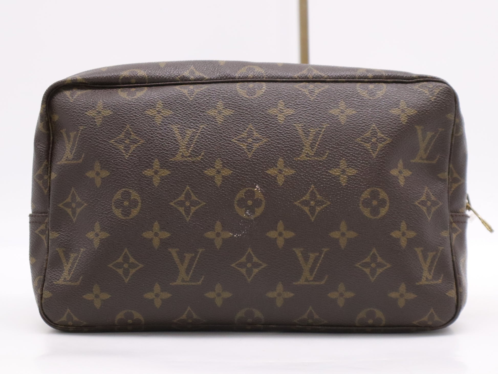 LOUIS VUITTON M47522 Monogram Truss Toilette 28 Pouch