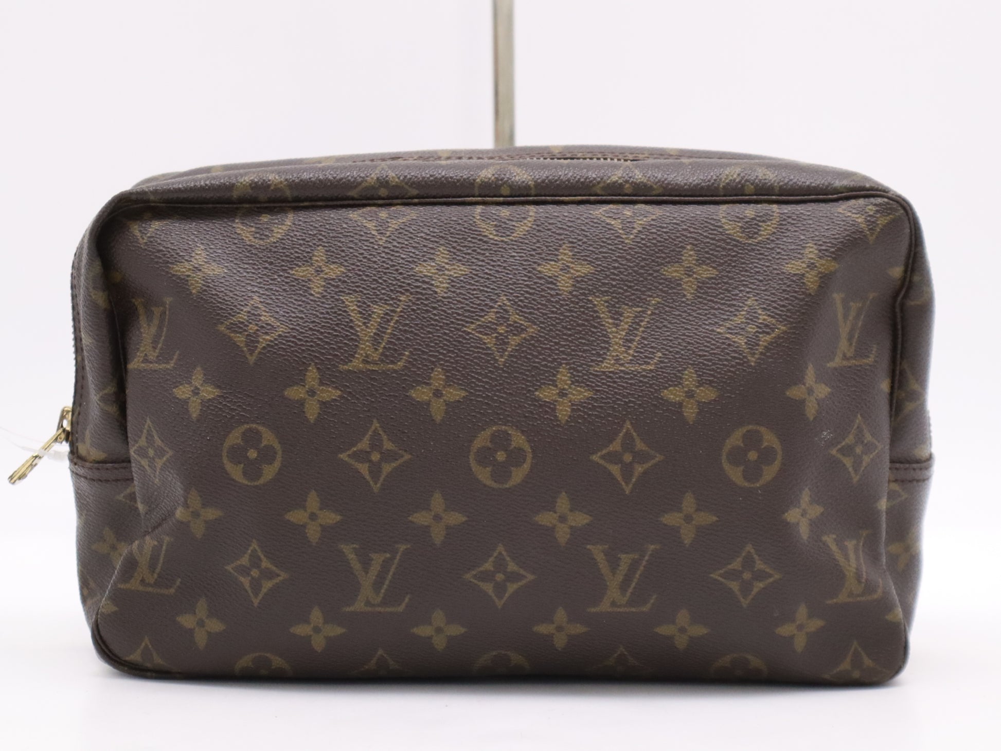 LOUIS VUITTON M47522 Monogram Truss Toilette 28 Pouch