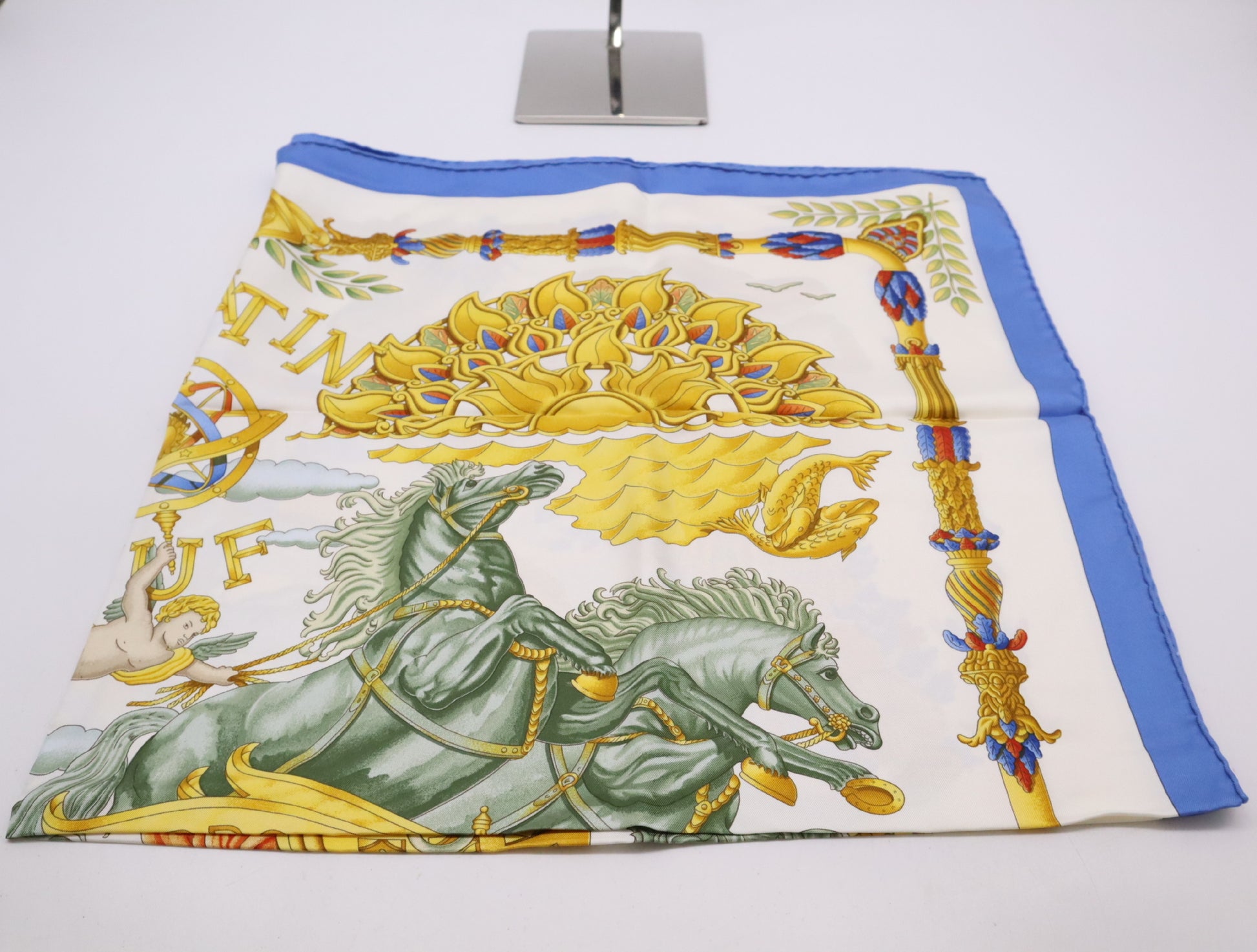 HERMES Silk Carré 90 Le Matin Neuf New Morning Pattern White Yellow Blue Scarf