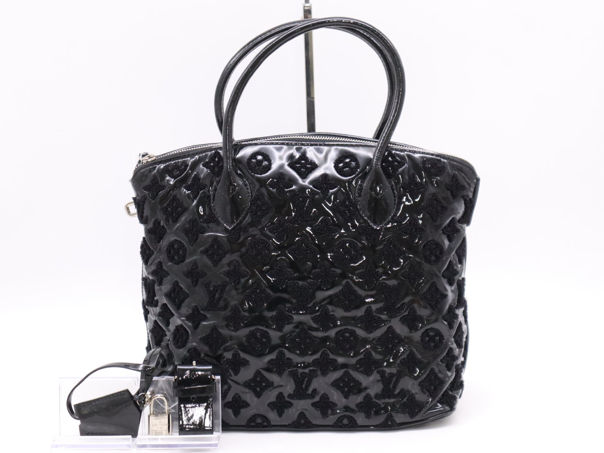 LOUIS VUITTON M40602 Fashionation Lockit Bouclette Noir Handbag with Cadena, Two Keys, Cloche, and Poignier