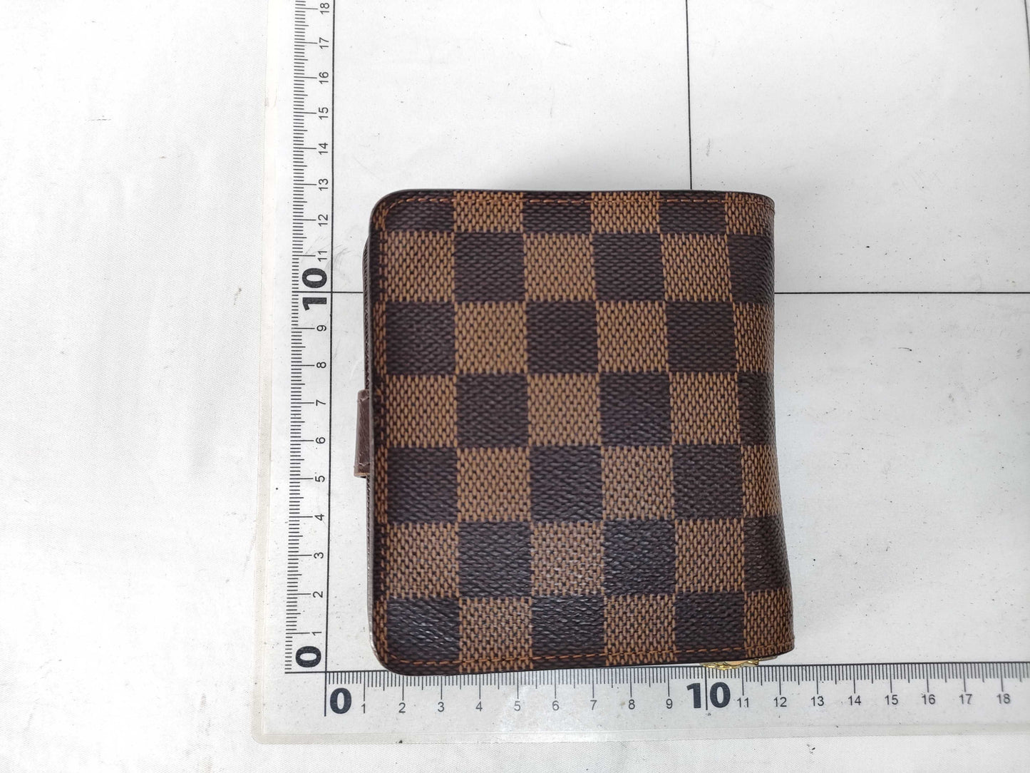 LOUIS VUITTON Damier Compact Zip Wallet