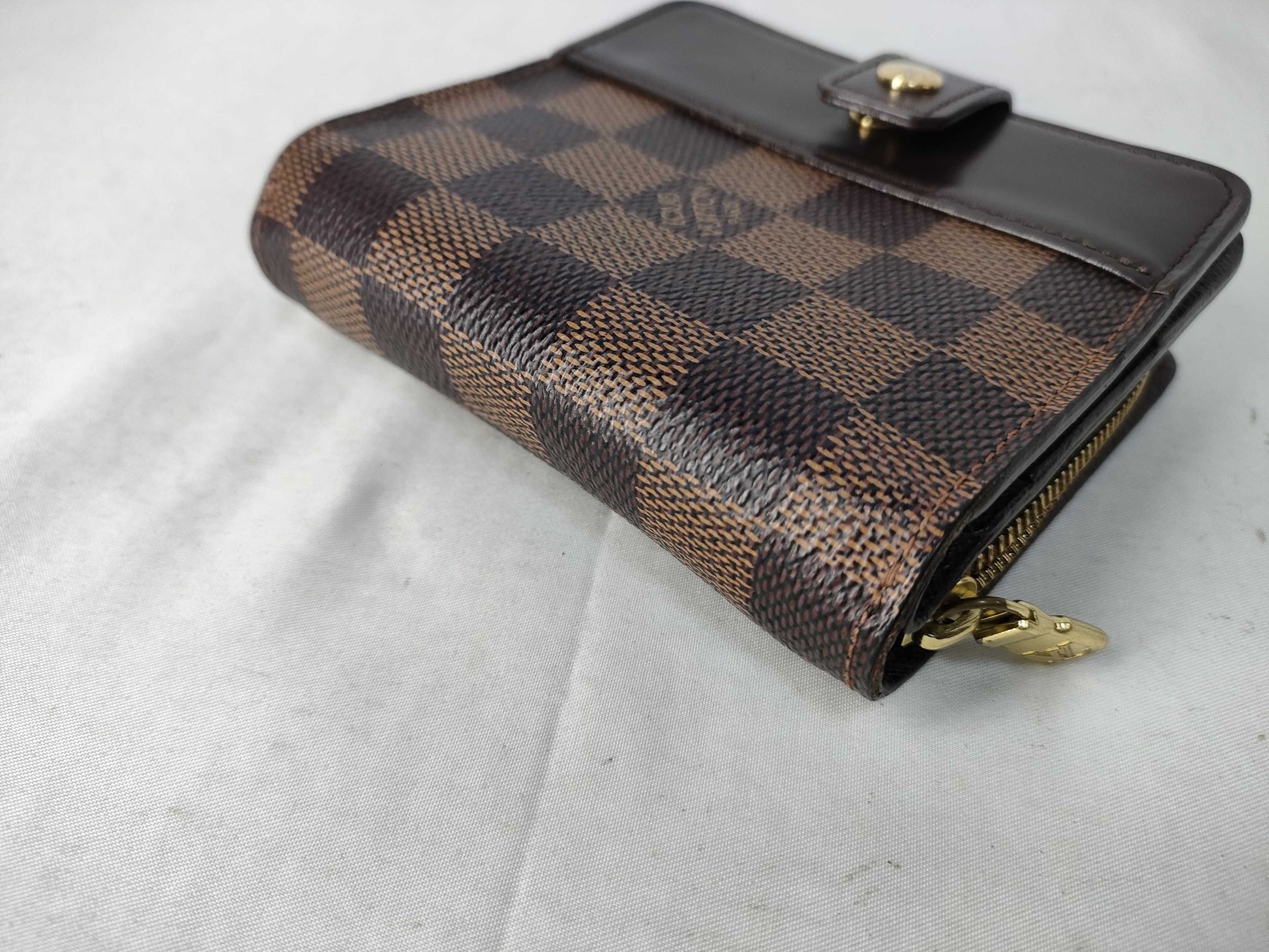 LOUIS VUITTON Damier Compact Zip Wallet