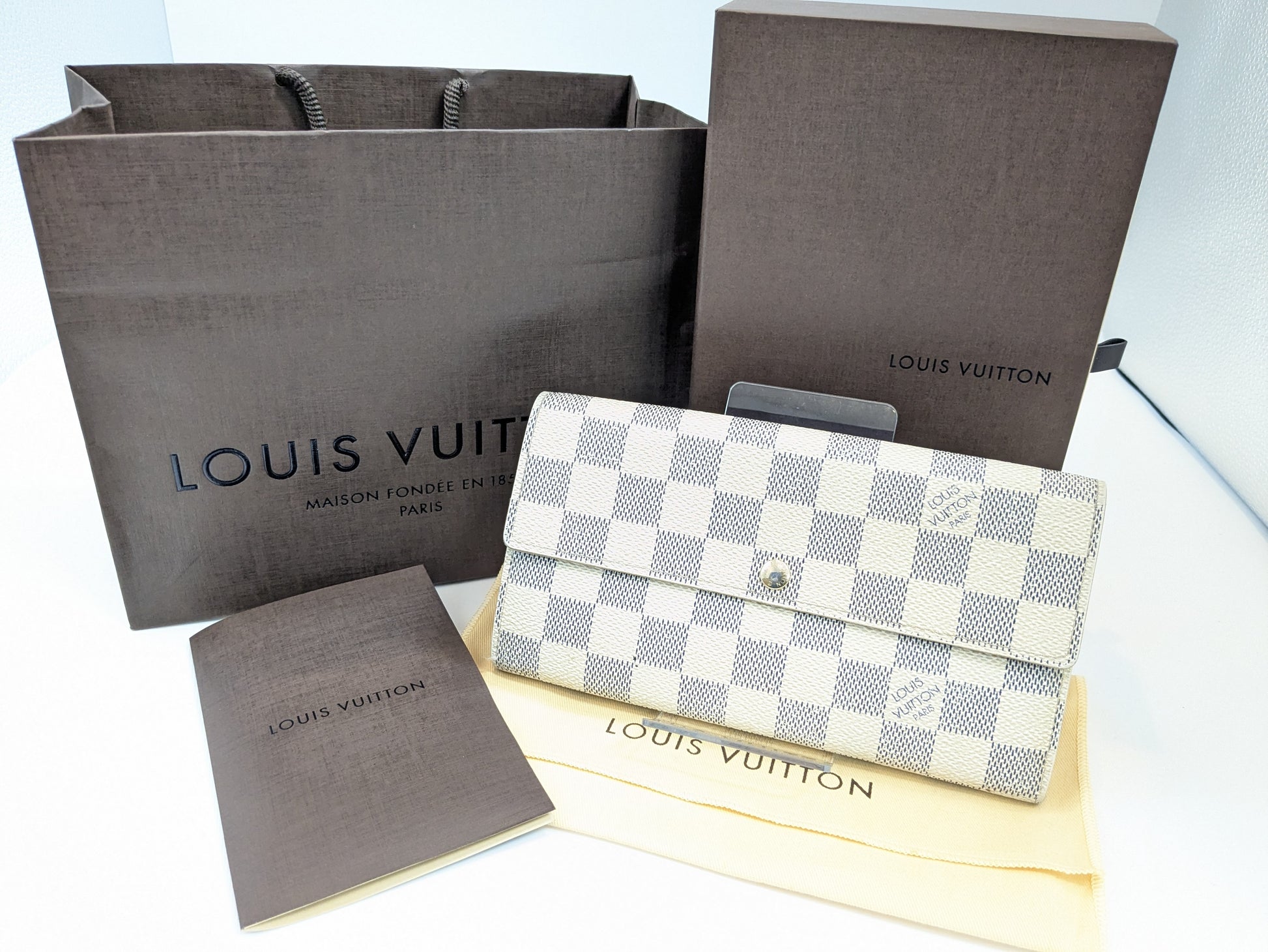 LOUIS VUITTON LV Azur Sarah Wallet