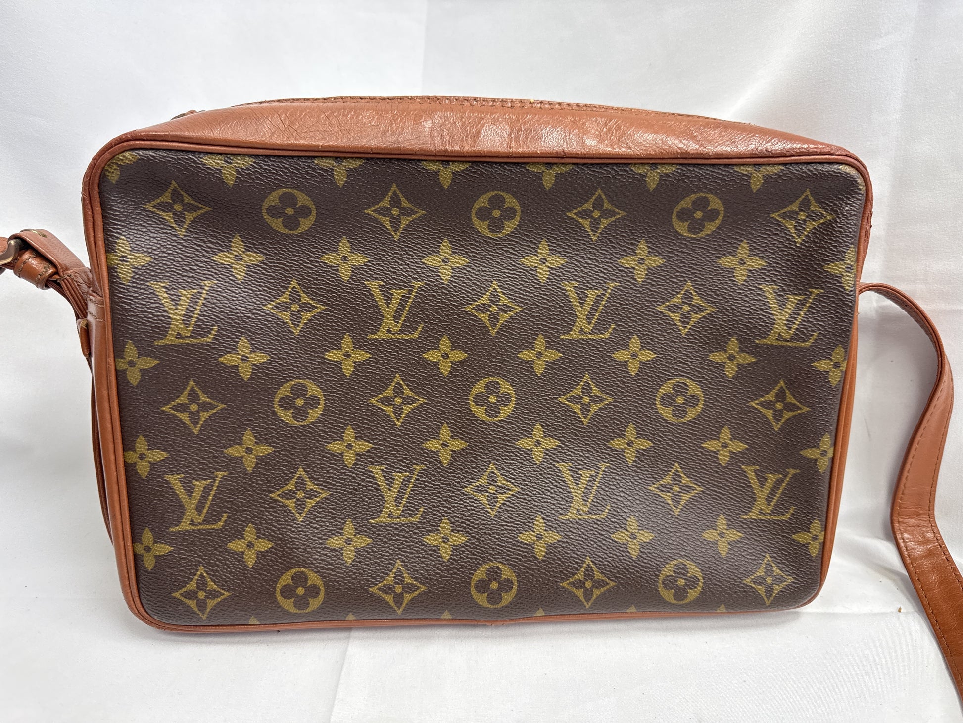 LOUIS VUITTON Sac Bandouliere Shoulder Bag