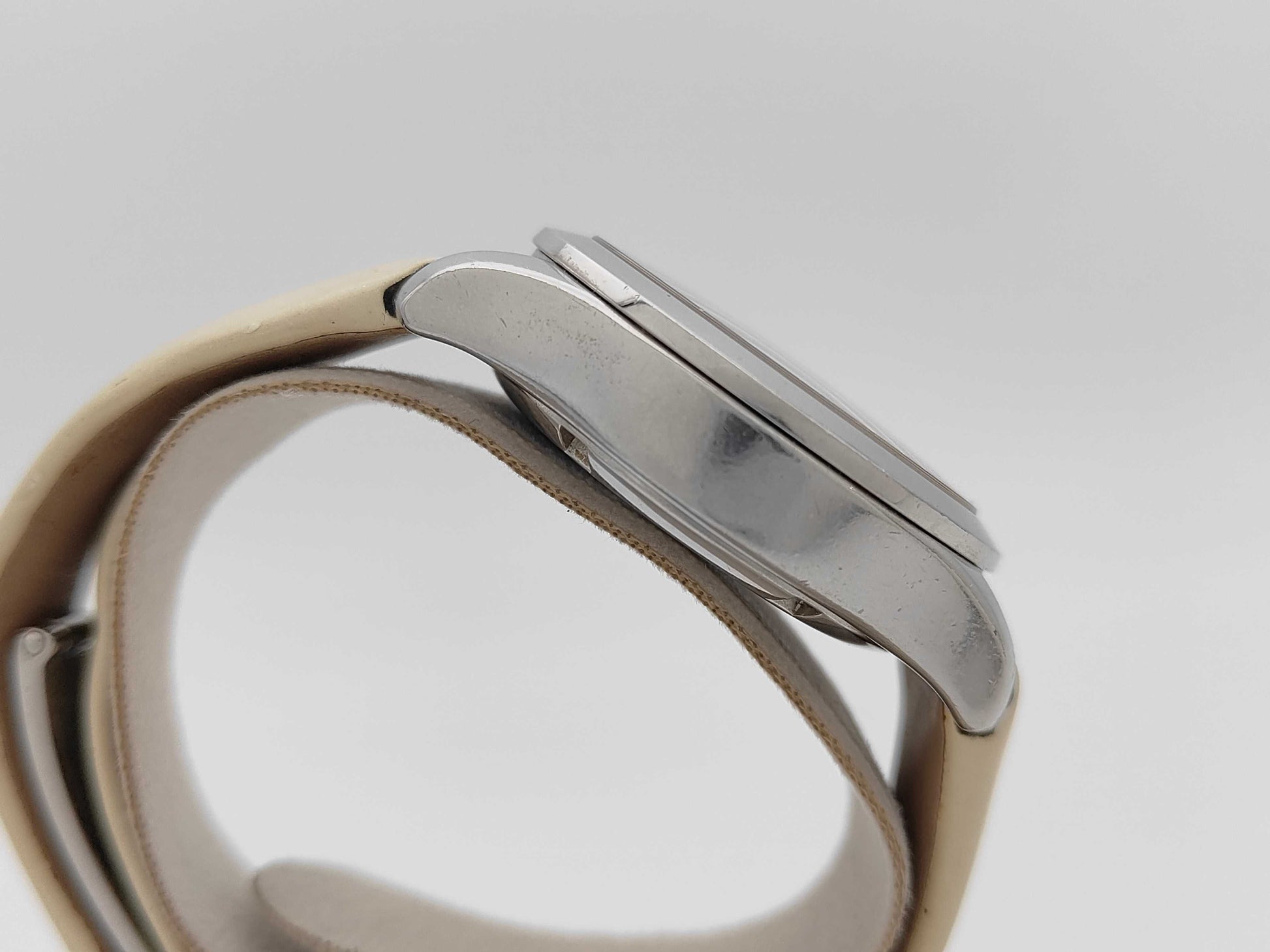 TAG Heuer CJF1310 GJ8977 Shell Dial Quartz Boys' Watch