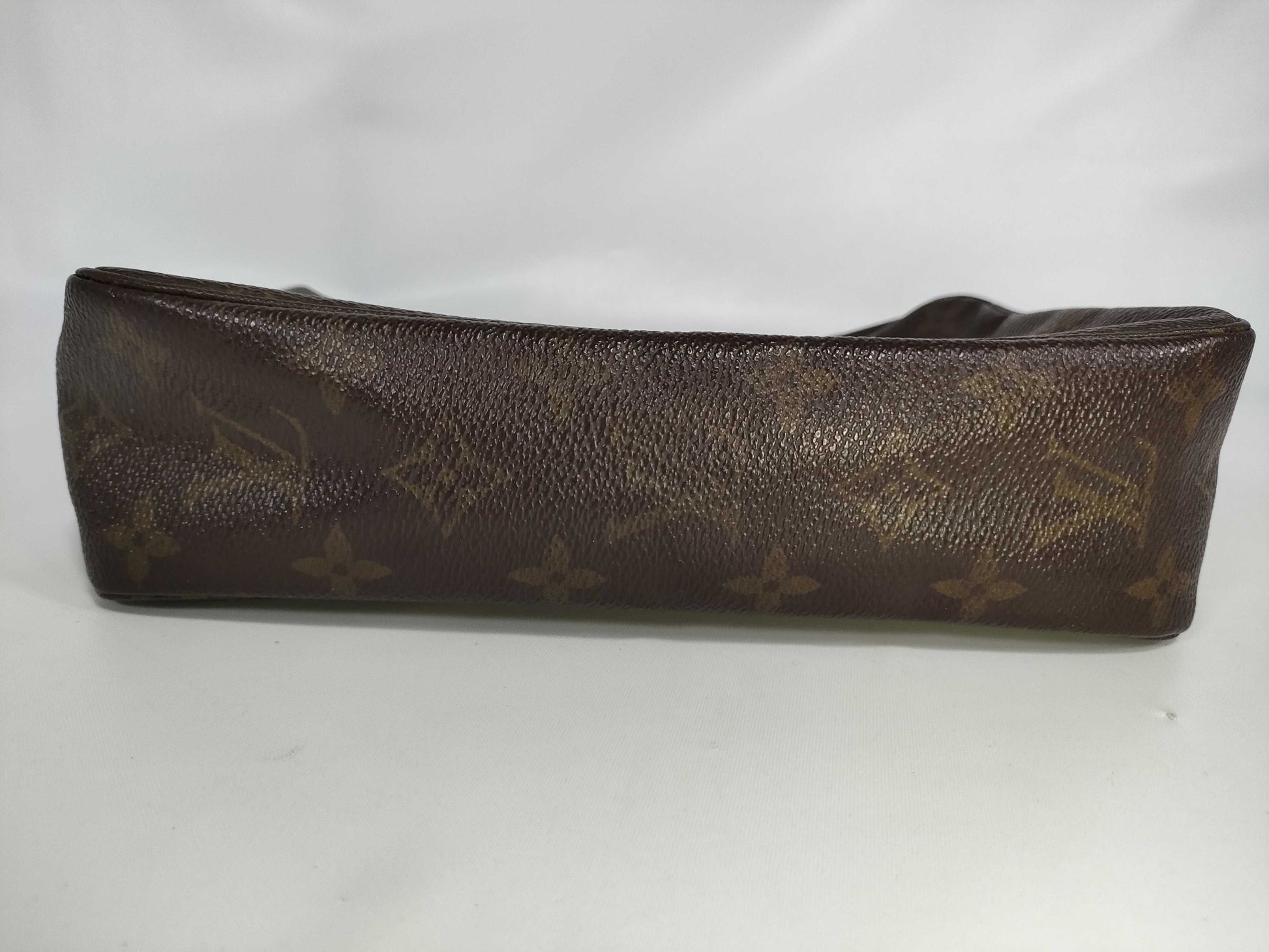 LOUIS VUITTON Monogram Louis Vuitton True Toilet 23 Monogram Pouch M47524
