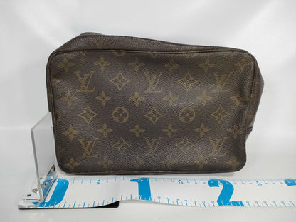 LOUIS VUITTON Monogram Louis Vuitton True Toilet 23 Monogram Pouch M47524
