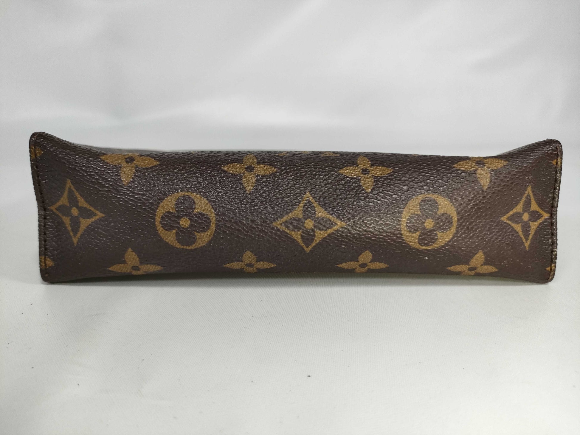 LOUIS VUITTON Monogram Louis Vuitton Poche Toilette 19 Monogram Pouch M47544